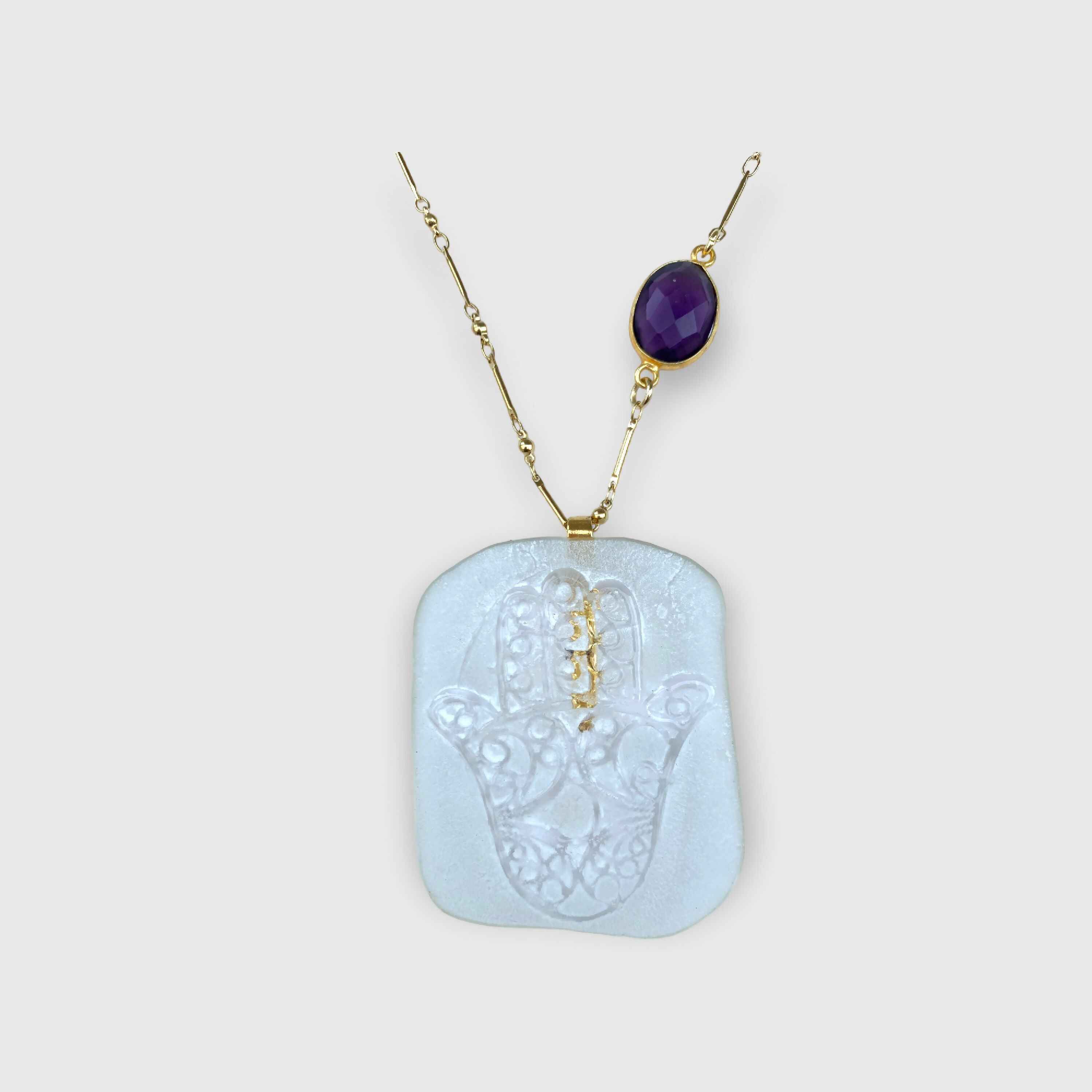 khamsa, pastel, musée, bijou symbolique, ethnique, romantique, chic bohème, amoureux, collier pour femme, art déco, art nouveau, idées cadeaux pour elle, saint Valentin, piece unique, bijoux doré, sautoir, pate de verre, cristal | EMPREINTES Paris