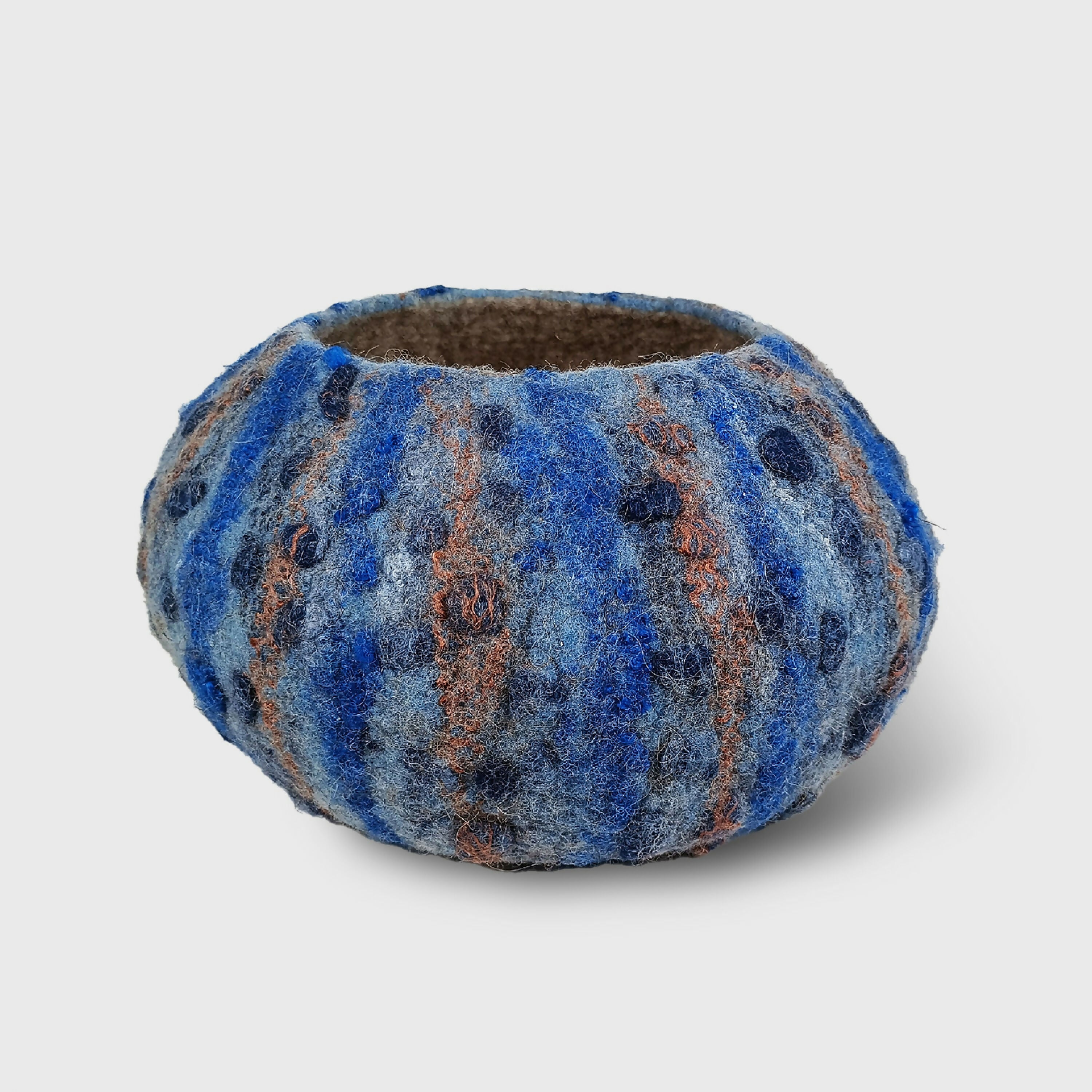 vide_poche_oursin_bleu_et_cuivre_en_feutre_de_laine_atelier_lanzetta copie | EMPREINTES Paris