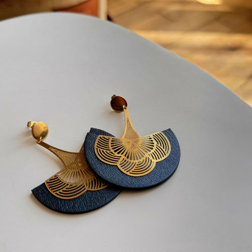 boucles_doreilles_1930_bleues_metallisees_nuance_numero_2_julie_troncin_maroquinerie-Photoroom (2) copie | EMPREINTES Paris - EMPREINTES Paris