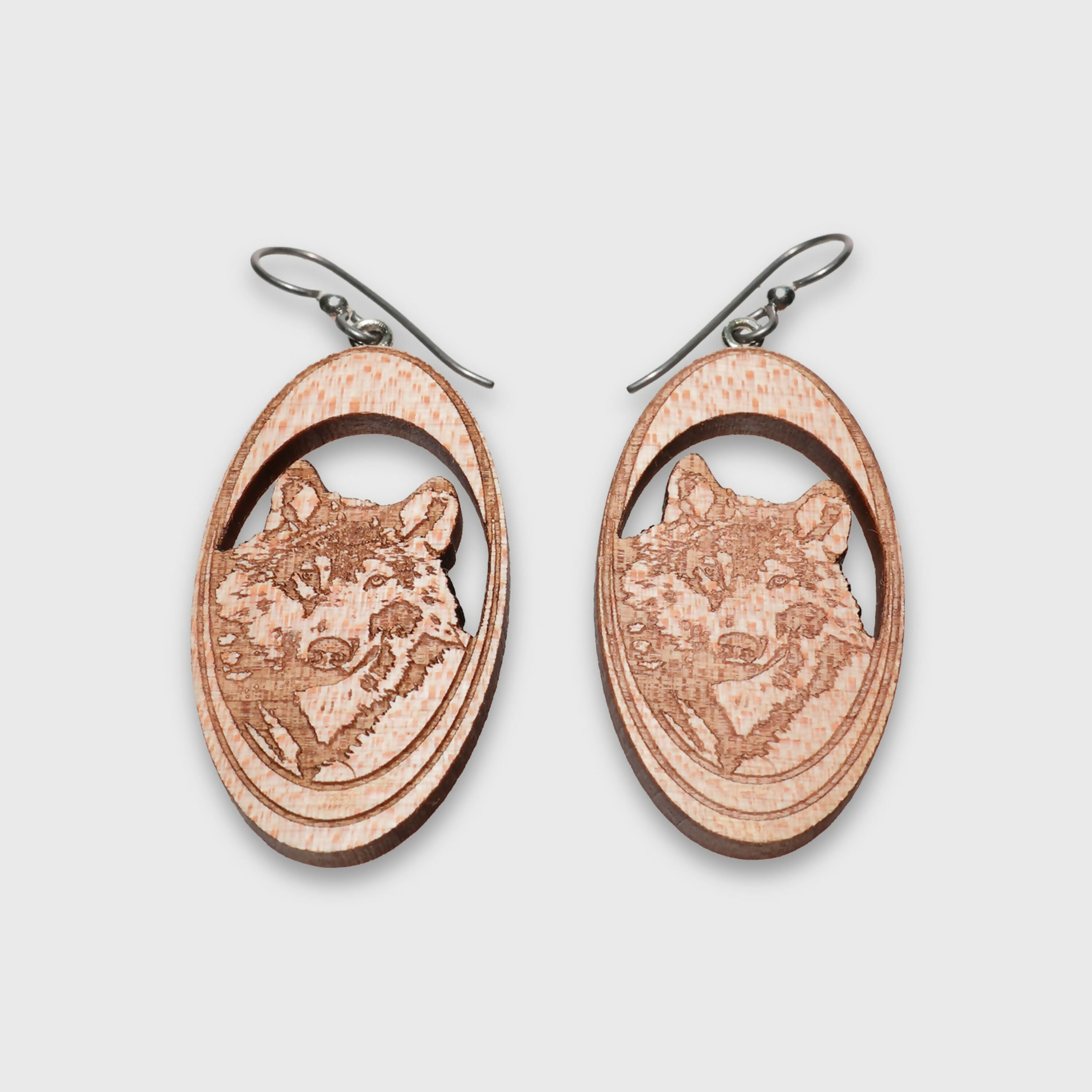 boucles_doreilles_loup_en_erable_latelier_du_mercantour copie | EMPREINTES Paris