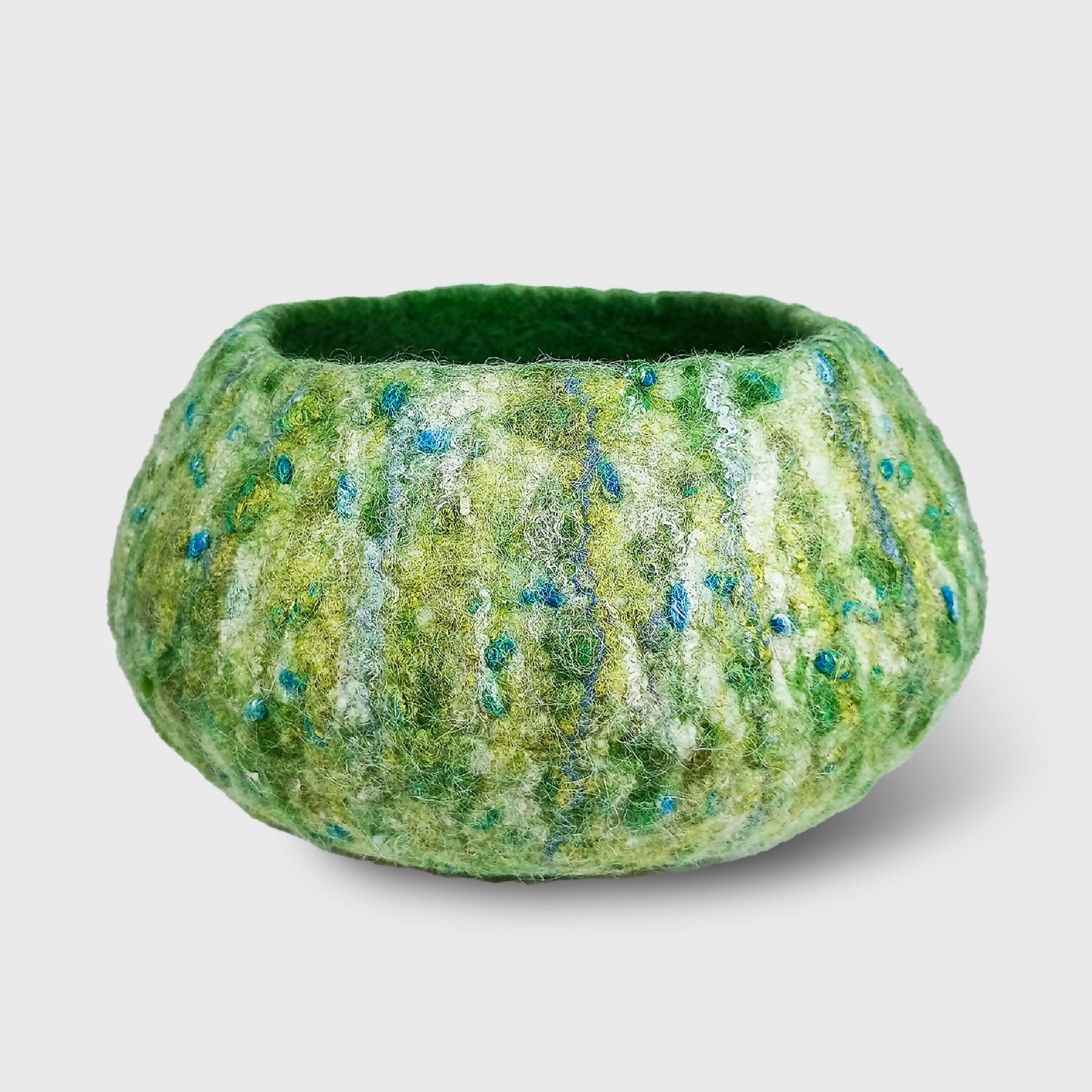 vide_poche_oursin_vert_et_bleu_en_feutre_de_laine_atelier_lanzetta copie | EMPREINTES Paris