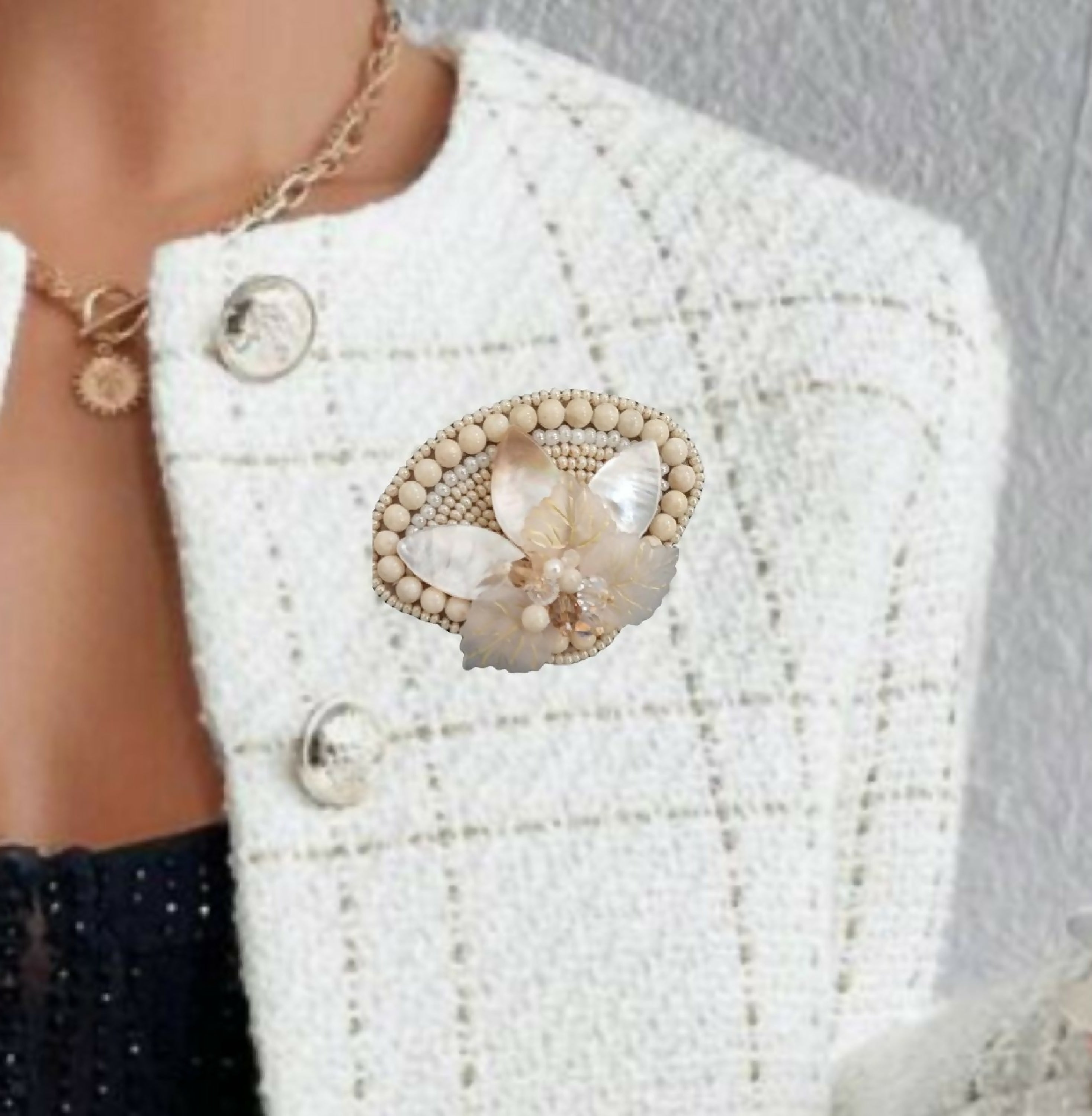 broche_eventail_en_pierres_de_riviere_et_nacre_sylune_creations copie | EMPREINTES Paris