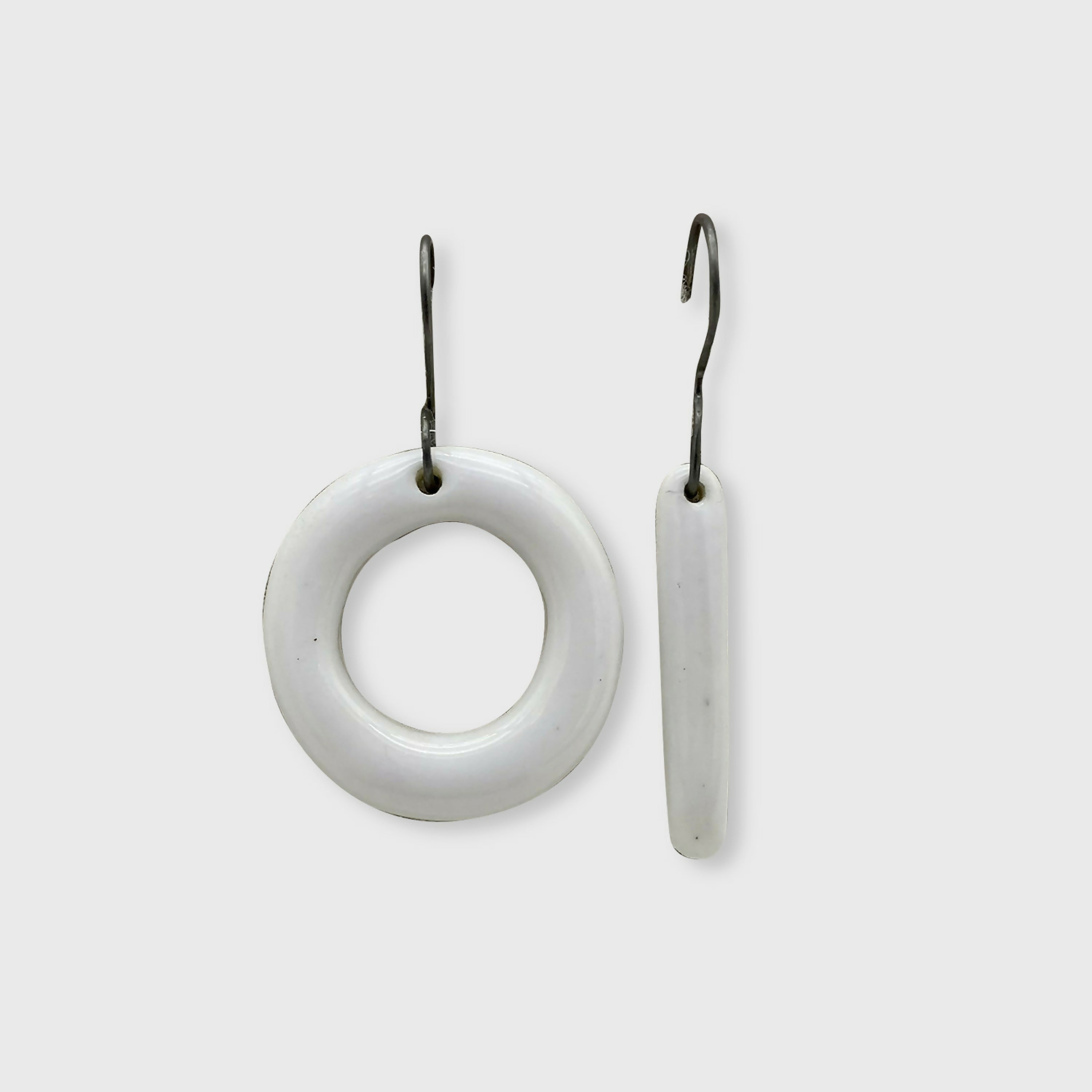 boucles_doreilles_depareillees_laure_neumann copie | EMPREINTES Paris
