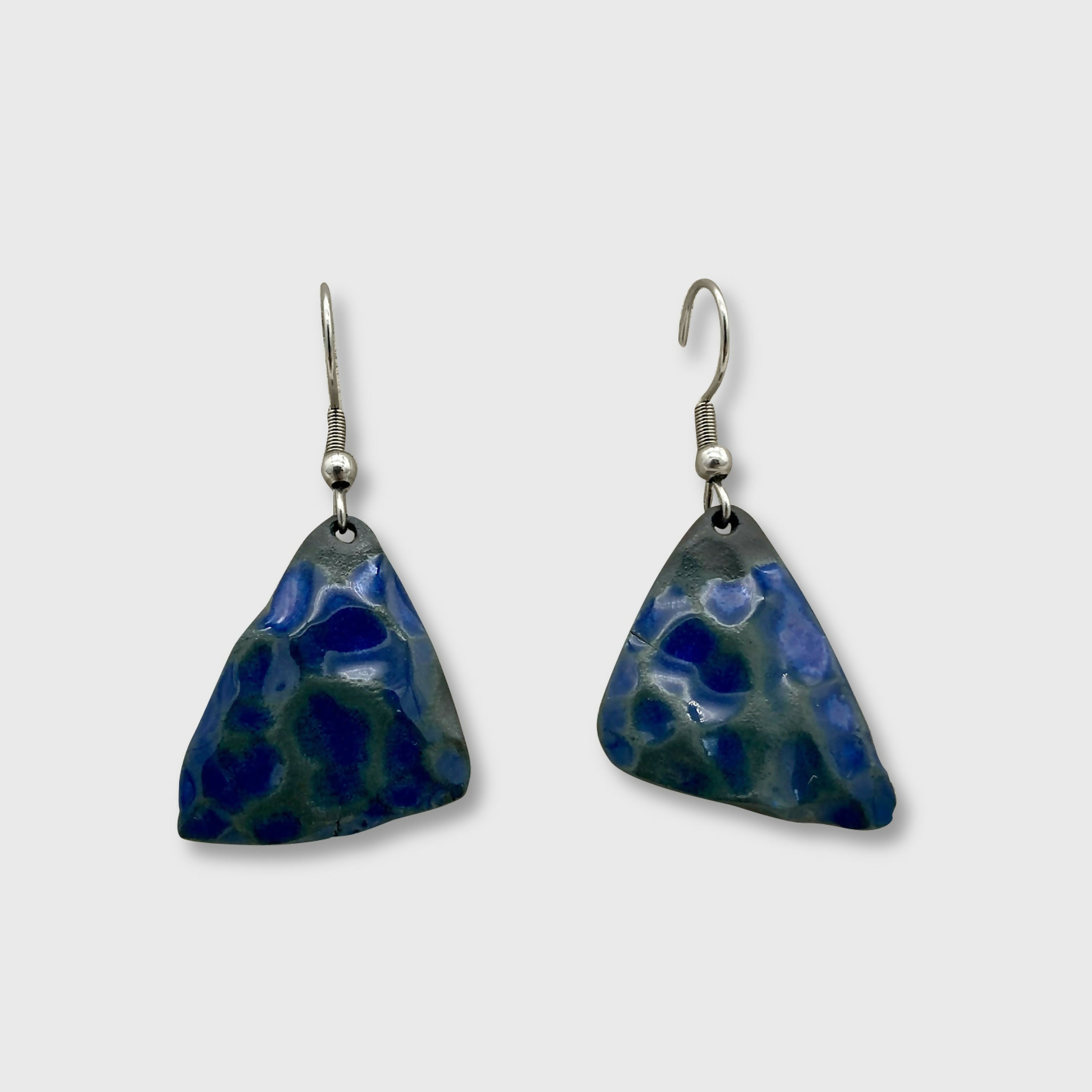 boucles_doreilles_petites_pyramides_bleues_laure_neumann copie | EMPREINTES Paris