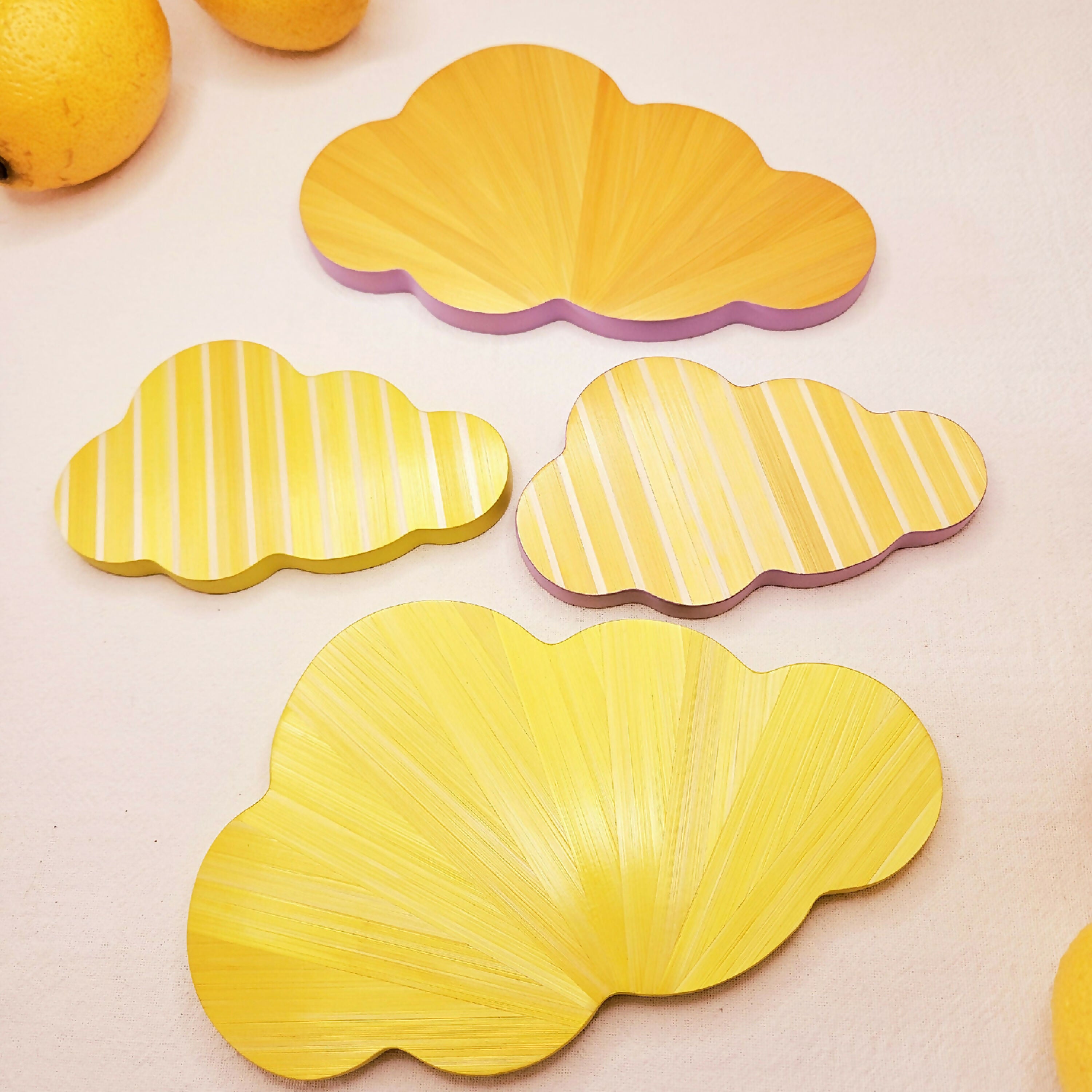 serie_pop_duo_de_nuages_en_marqueterie_de_paille_jaune_primaire_hop_studio copie | EMPREINTES Paris
