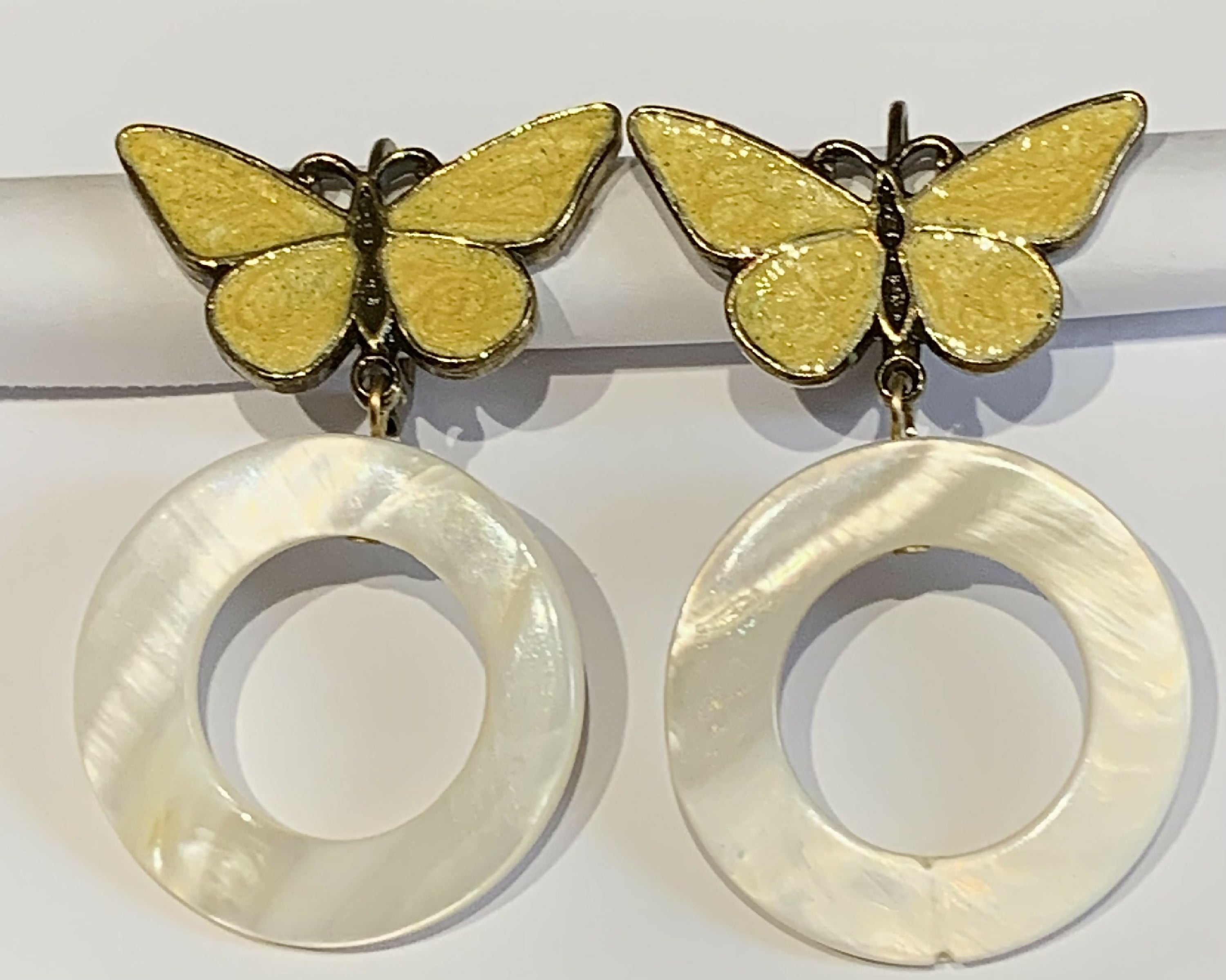 Boucles d’oreilles papillons jaune nacré | EMPREINTES Paris
