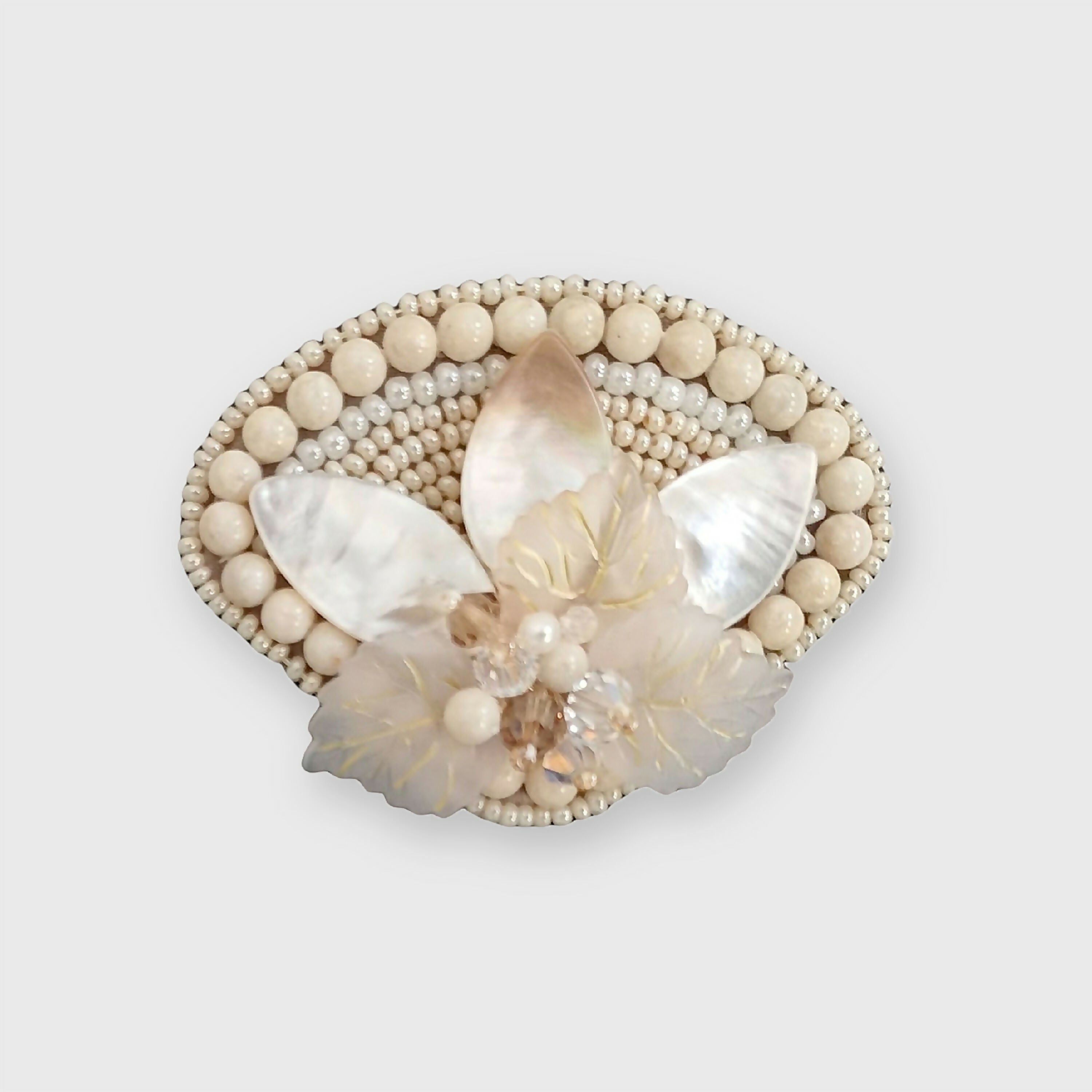 broche_eventail_en_pierres_de_riviere_et_nacre_sylune_creations copie | EMPREINTES Paris
