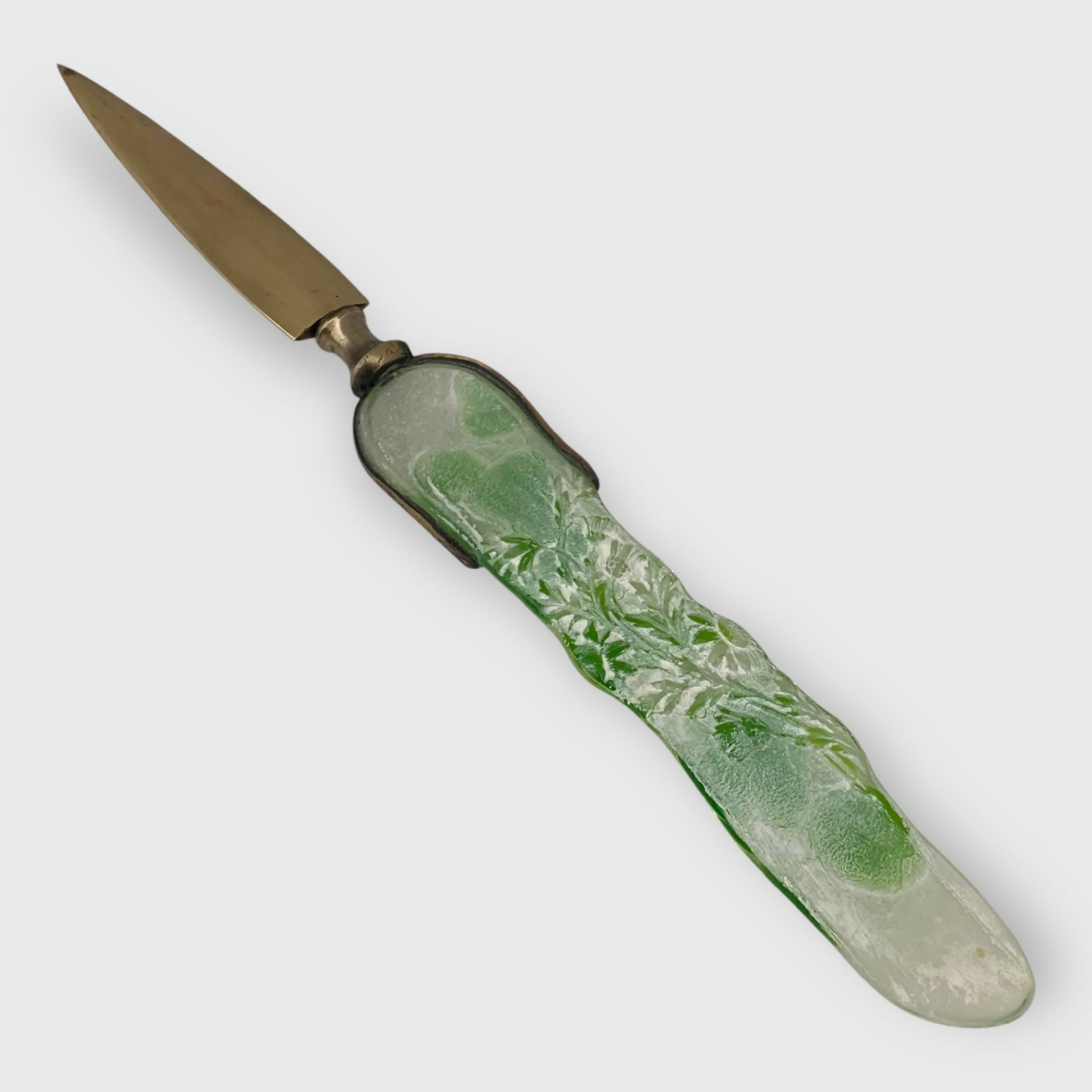 ouvre lettre vert, feuillage et déco, cadeau homme, objet original, collection unique, pate de verre, cristal, décoration verte | EMPREINTES Paris