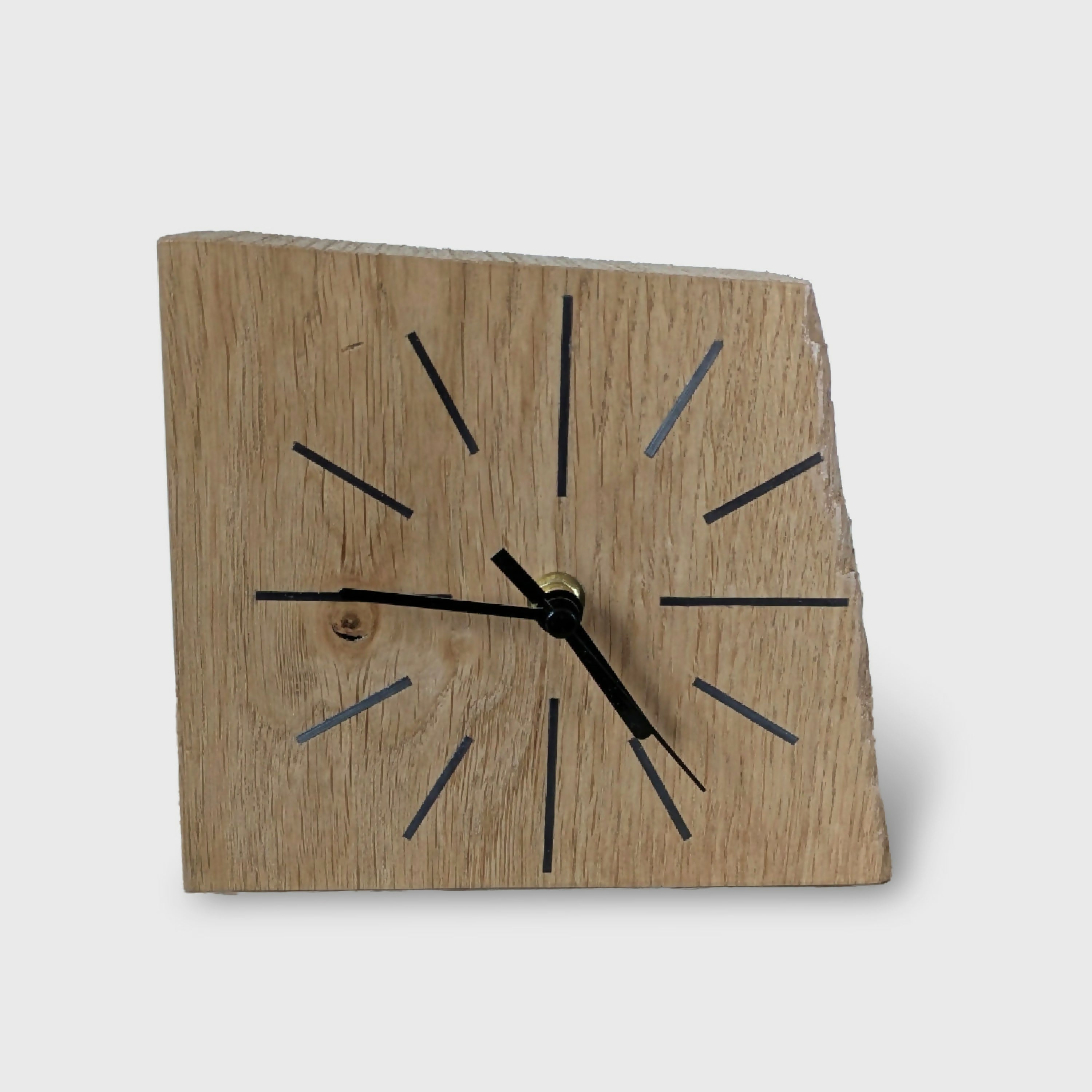 horloge_de_bureau_en_chene_massif_et_marqueterie_de_paille_gris_anthracite_jerome_ebenisterie copie | EMPREINTES Paris