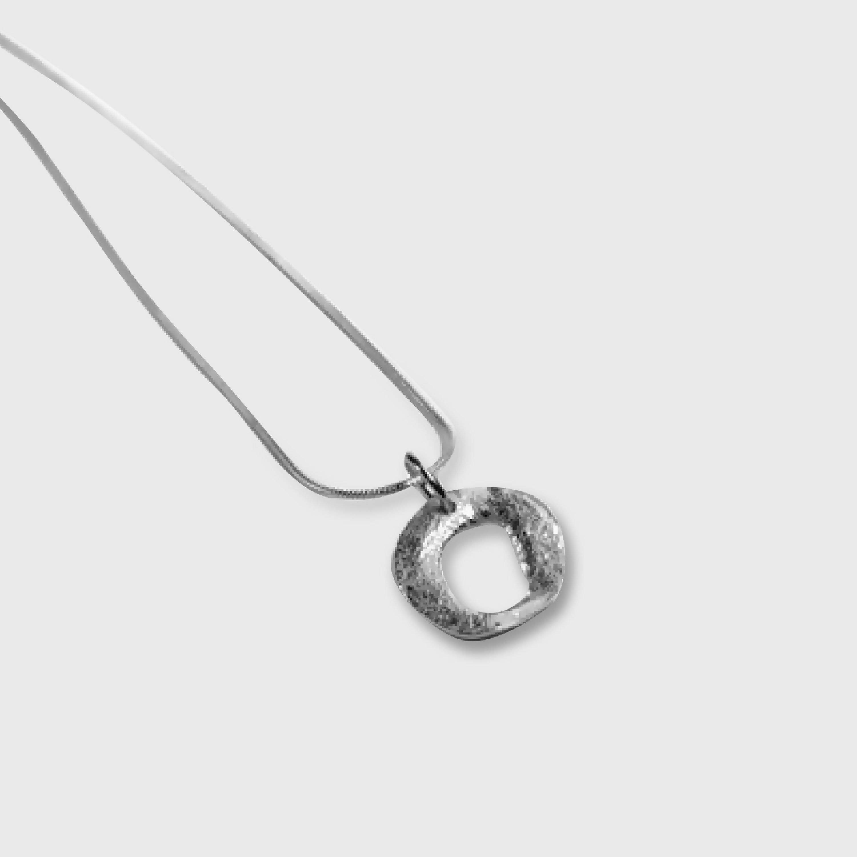 Collier petits cercles texturés en argent massif | EMPREINTES Paris