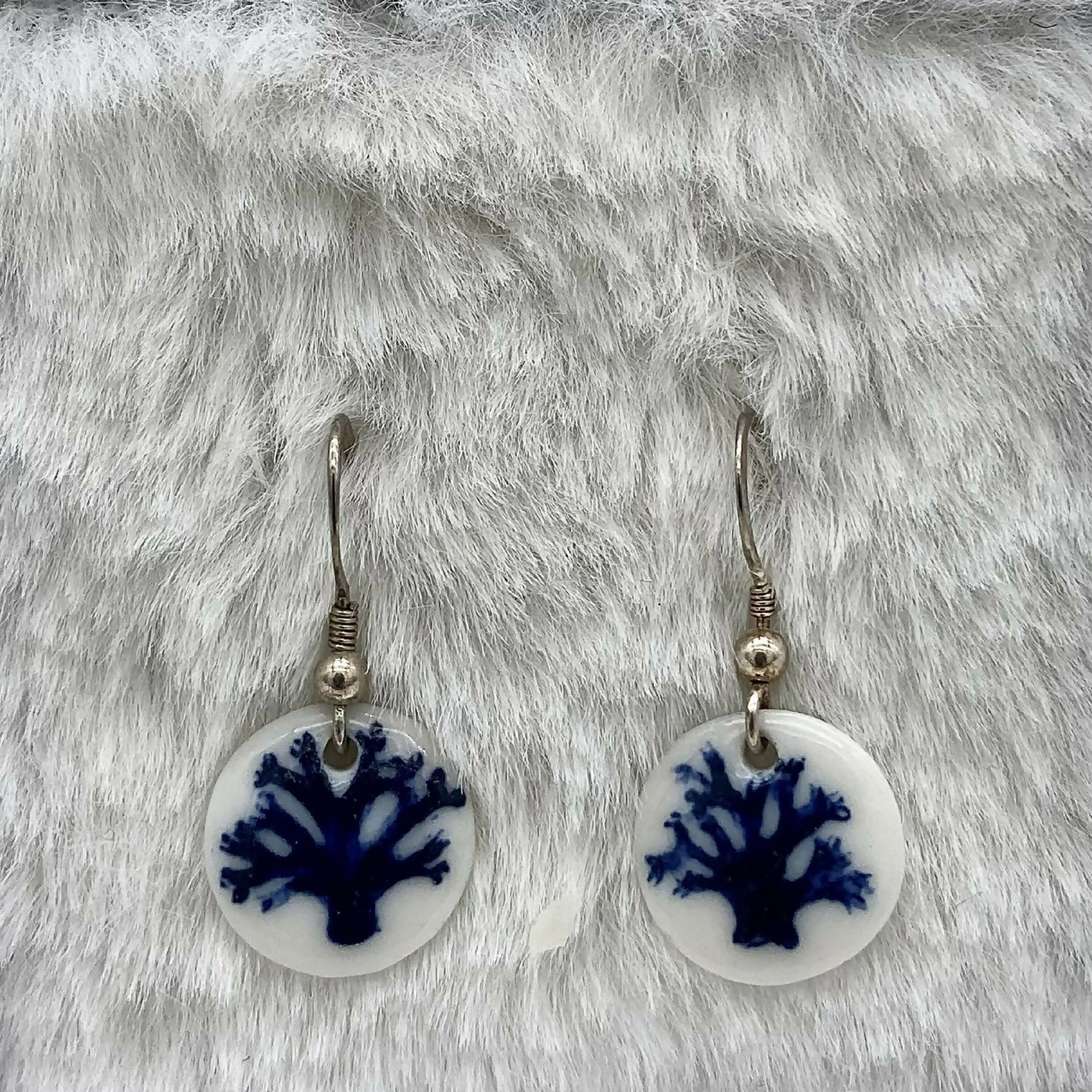 boucles_doreilles_corail_bleu_laure_neumann copie | EMPREINTES Paris