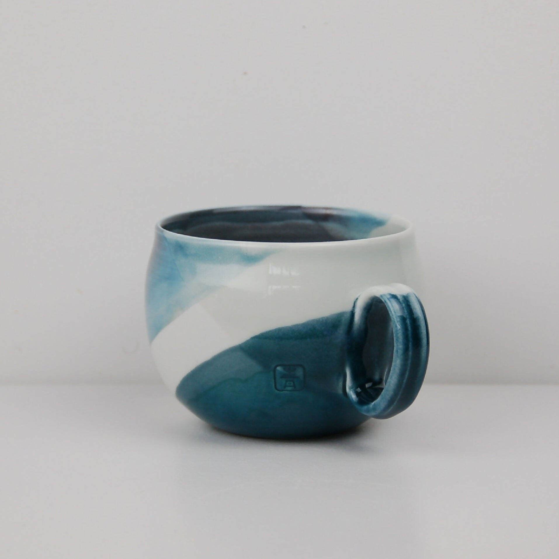 Grande tasse lignes bleu et blanc | EMPREINTES Paris