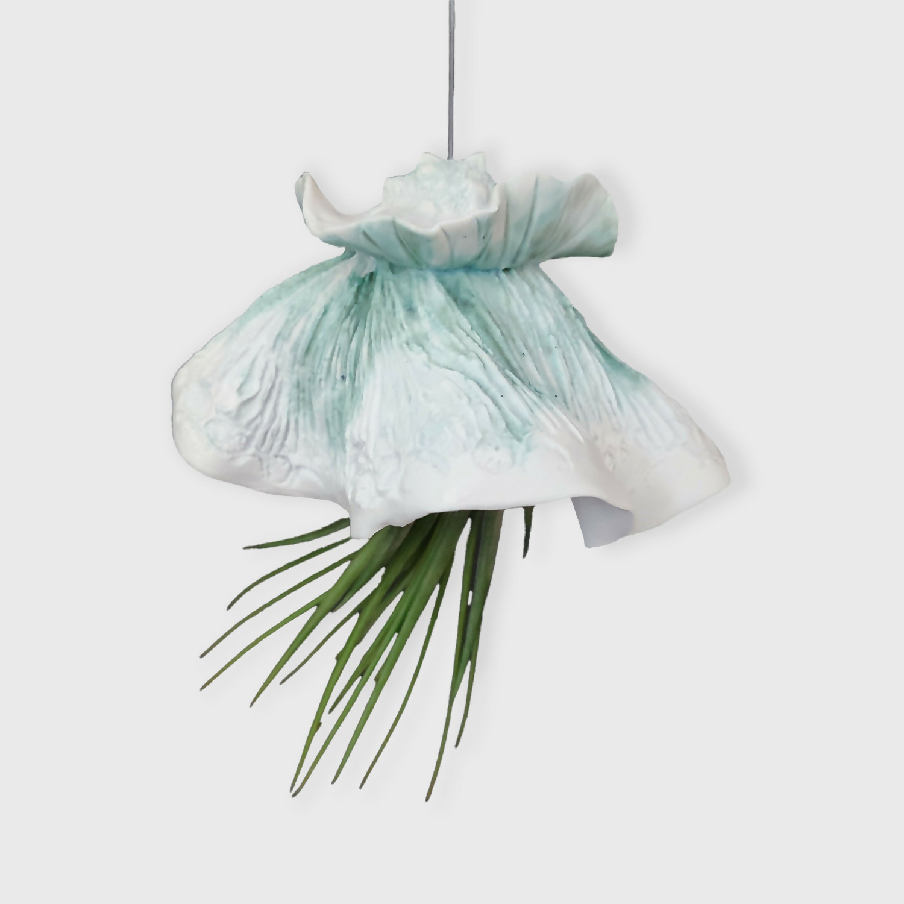 sculpture_a_suspendre_meduse_et_tillandsia_sophie_luline_ceramiste copie | EMPREINTES Paris