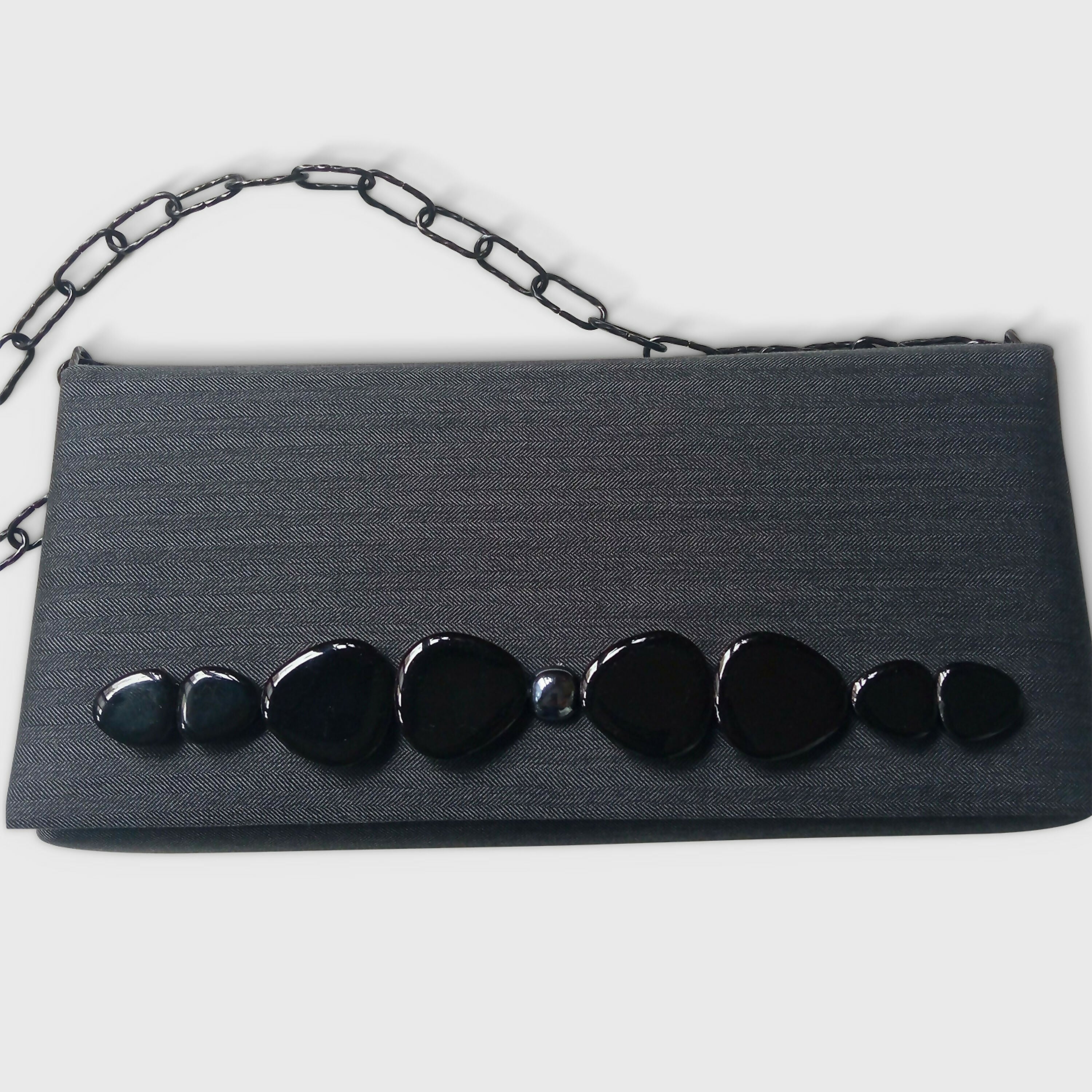 sac_rectangle_en_tissu_cloute_de_galets_japonais_laques_en_noir_h2401_atelier_philippe_terre | EMPREINTES Paris