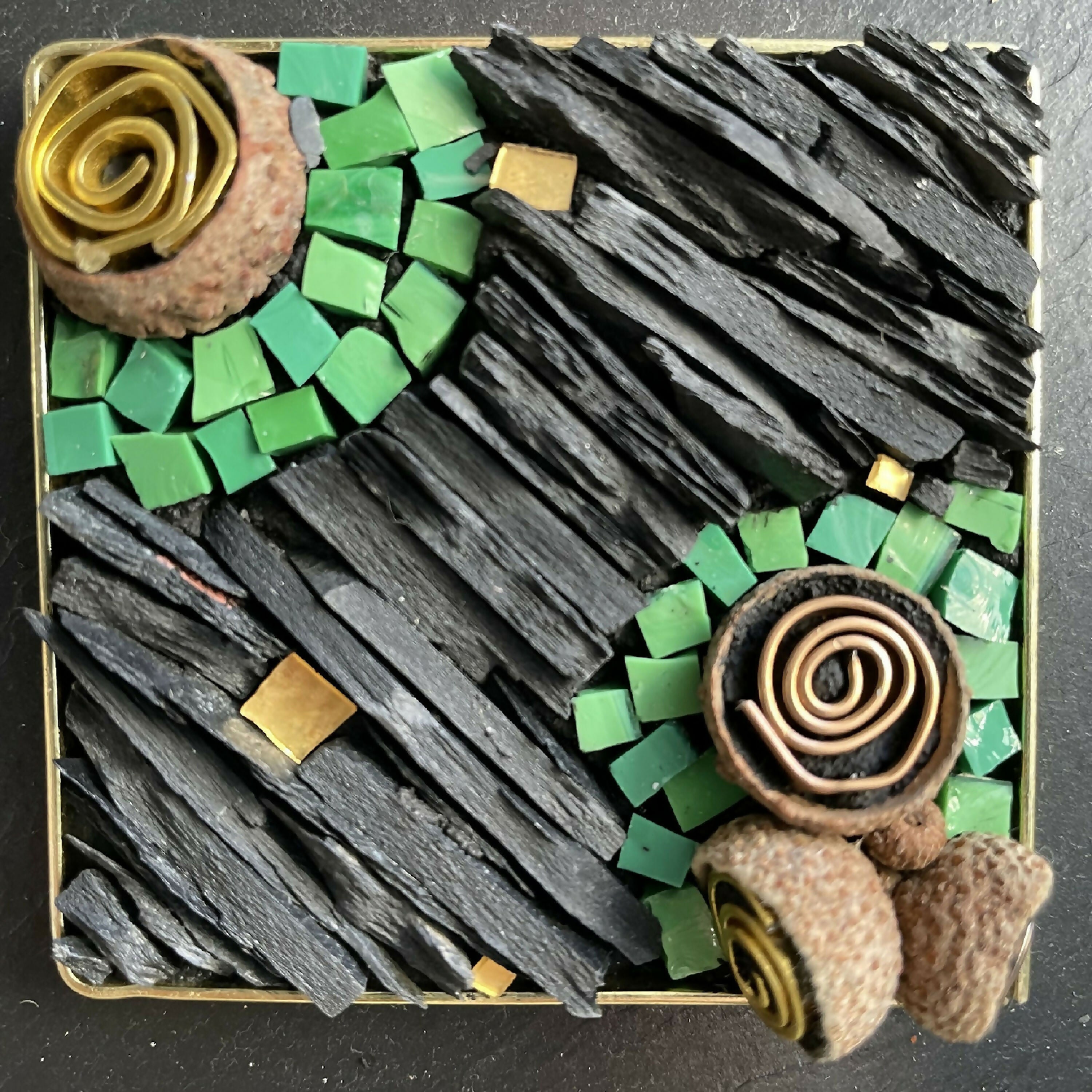 tableau_mini_en_mosaique_vert_ardoise_cupules_musea_mosaique copie | EMPREINTES Paris