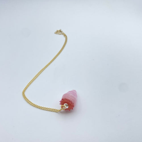 collier_pendentif_chaine_courte_verre_rose_opalin_monte_sur_une_chaine_en_argent_plaque_or copie | EMPREINTES Paris - EMPREINTES Paris