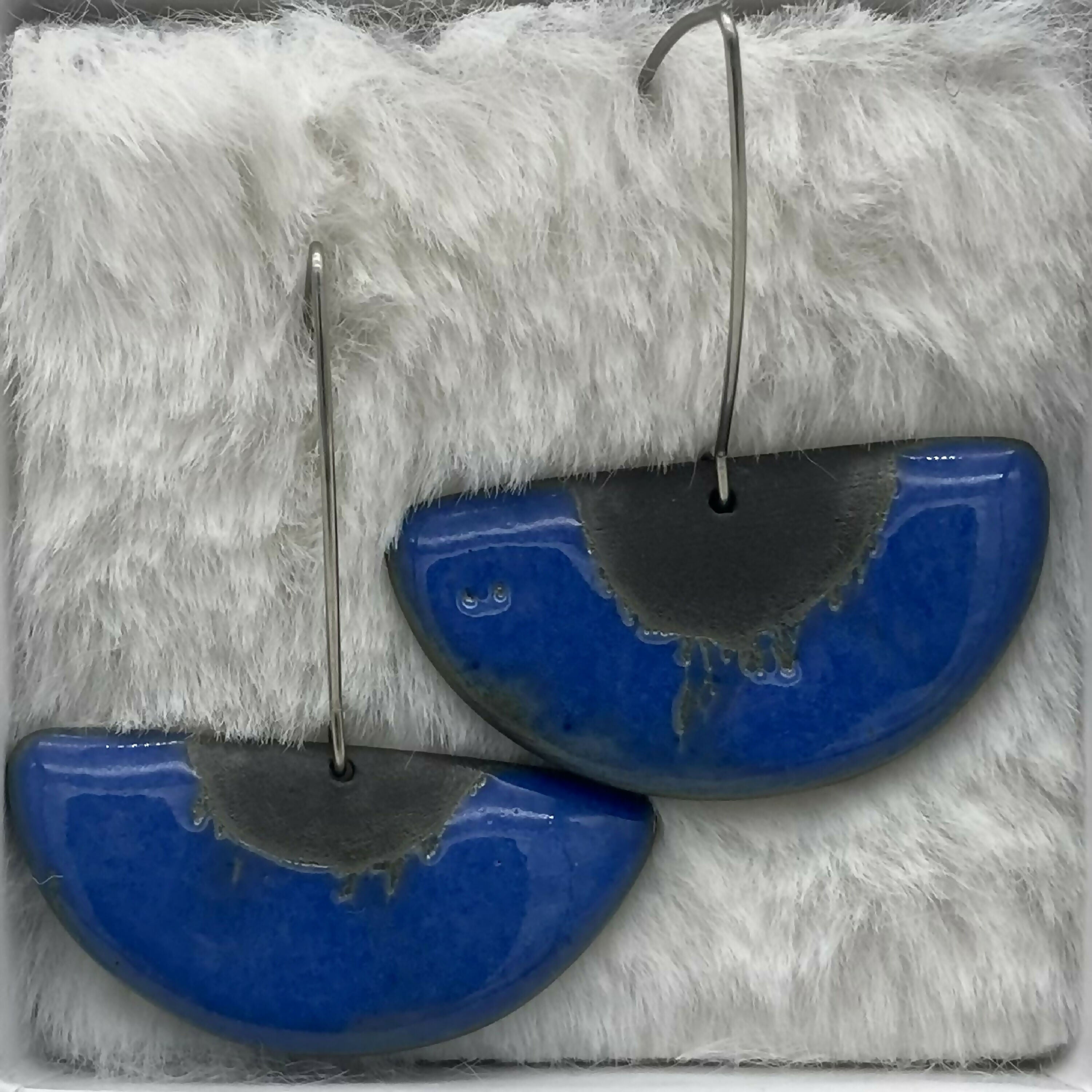 boucles_doreilles_demi_lunes_bleues_laure_neumann copie | EMPREINTES Paris
