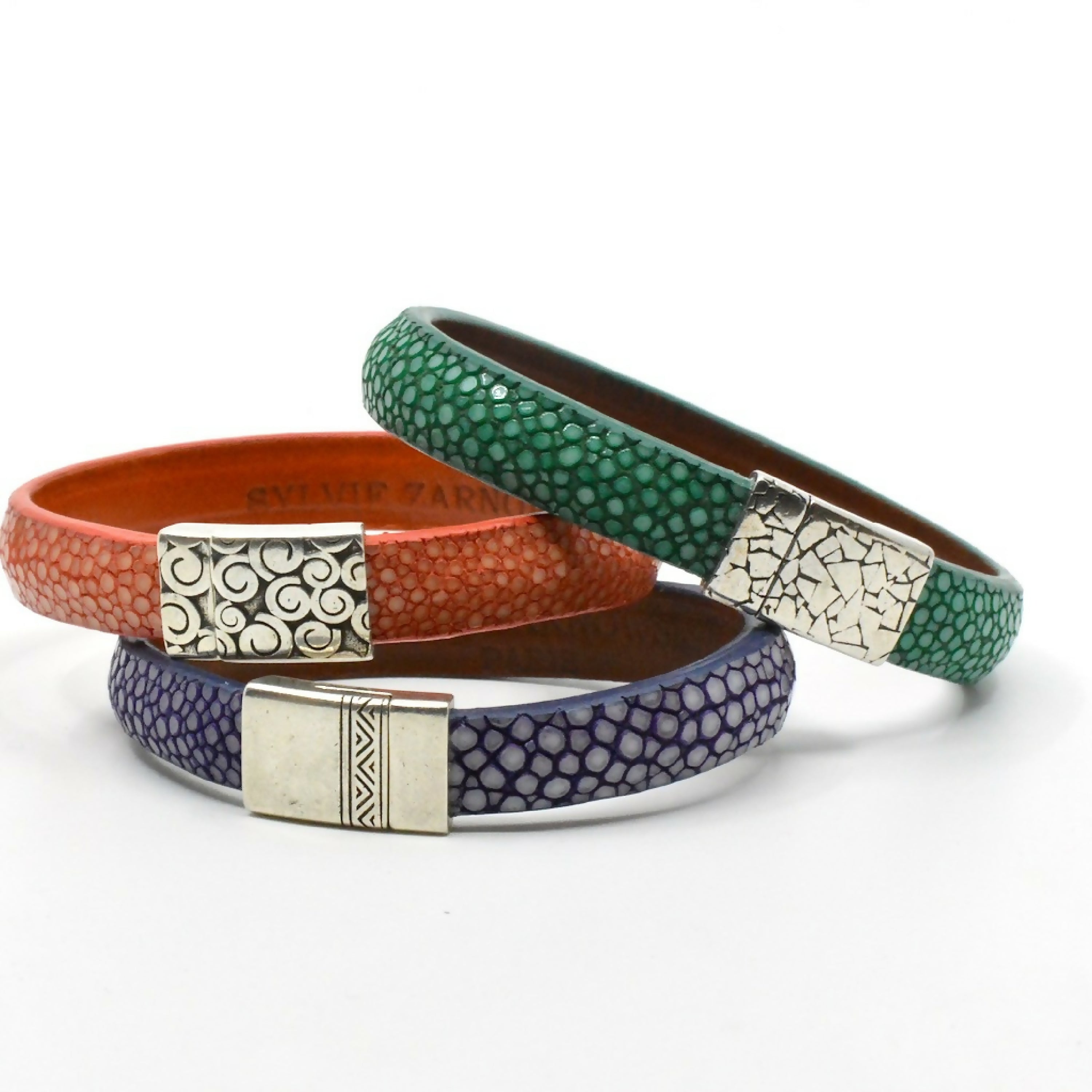 bracelet_en_galuchat_vert_emeraude_fermoir_terra_sylvie_zarnowski copie | EMPREINTES Paris