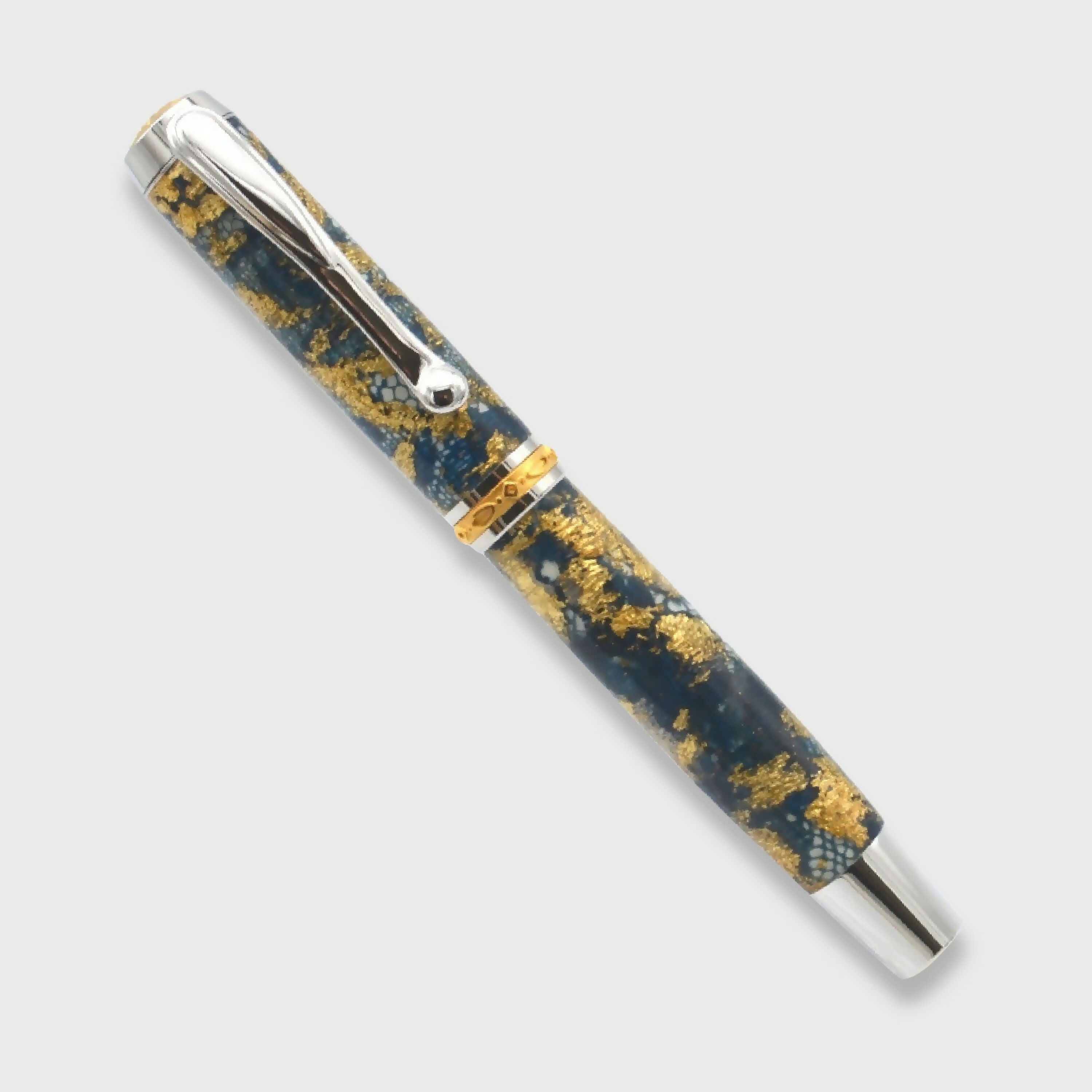 stylo_plume_en_dentelle_de_calais_caudry_i082_benjamin_pamart copie | EMPREINTES Paris