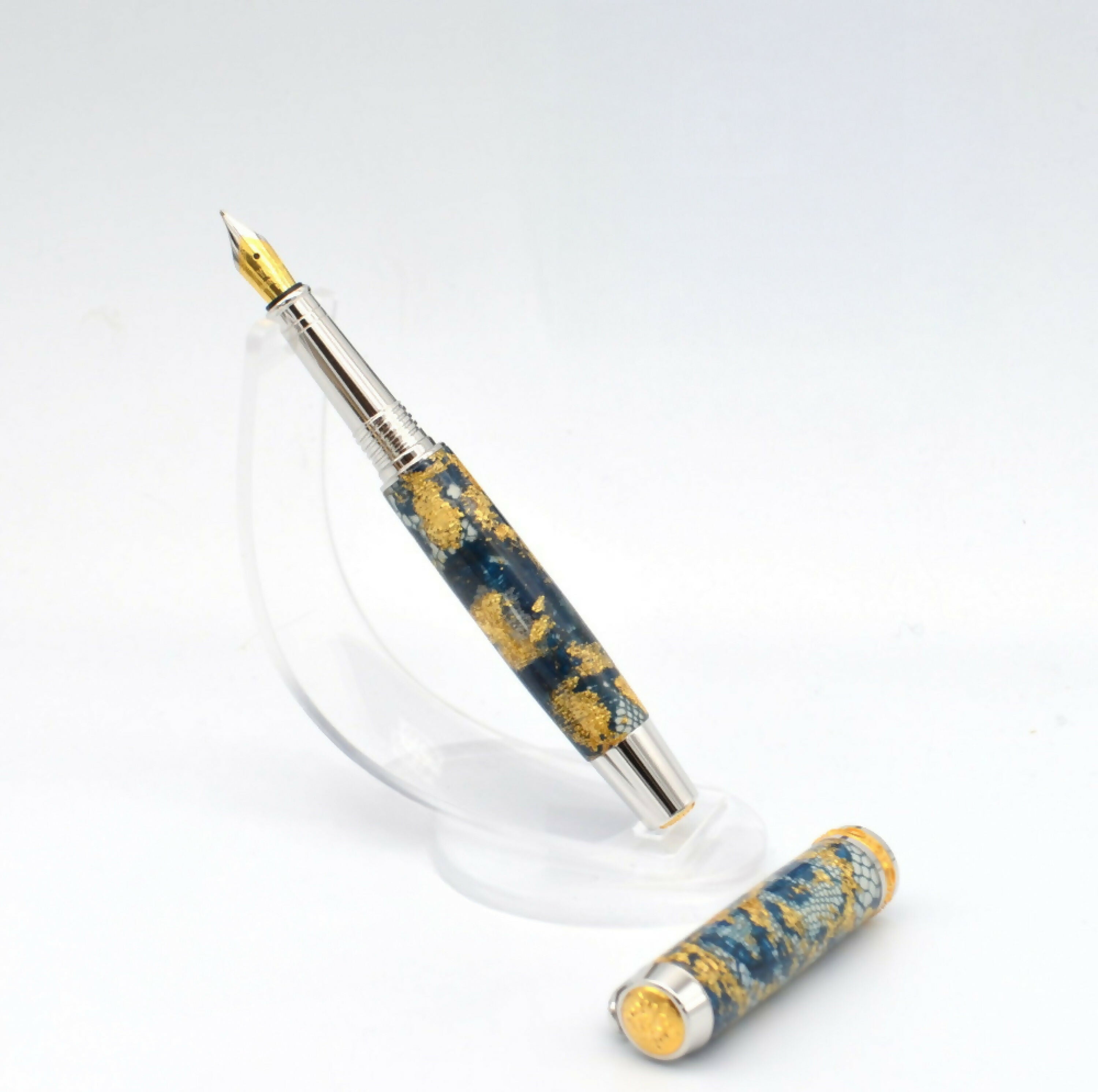 stylo_plume_en_dentelle_de_calais_caudry_i082_benjamin_pamart copie | EMPREINTES Paris