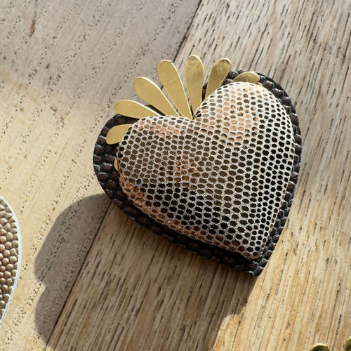 broche_ex_voto_doree_julie_troncin_maroquinerie copie | EMPREINTES Paris - EMPREINTES Paris