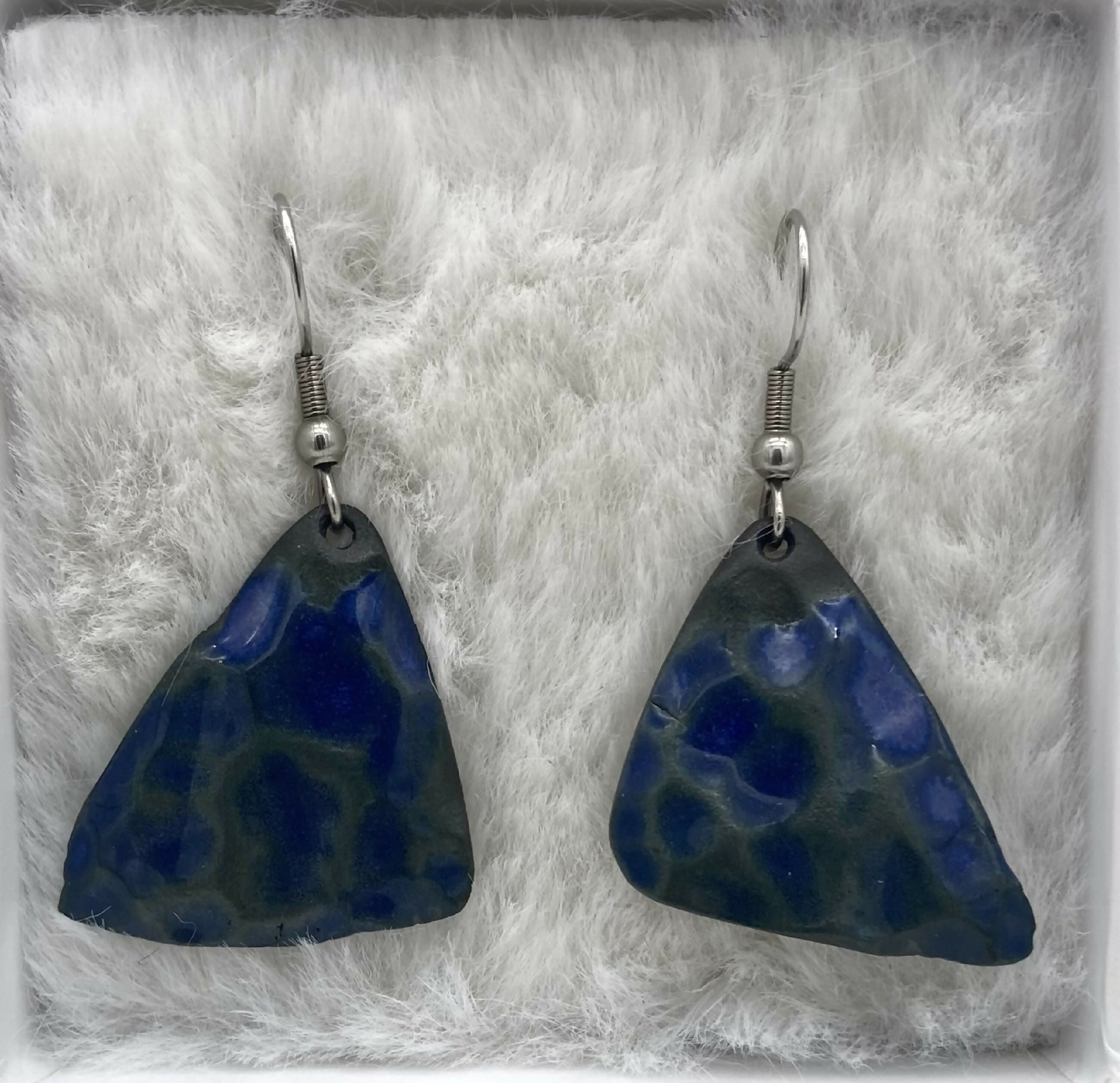 boucles_doreilles_petites_pyramides_bleues_laure_neumann copie | EMPREINTES Paris