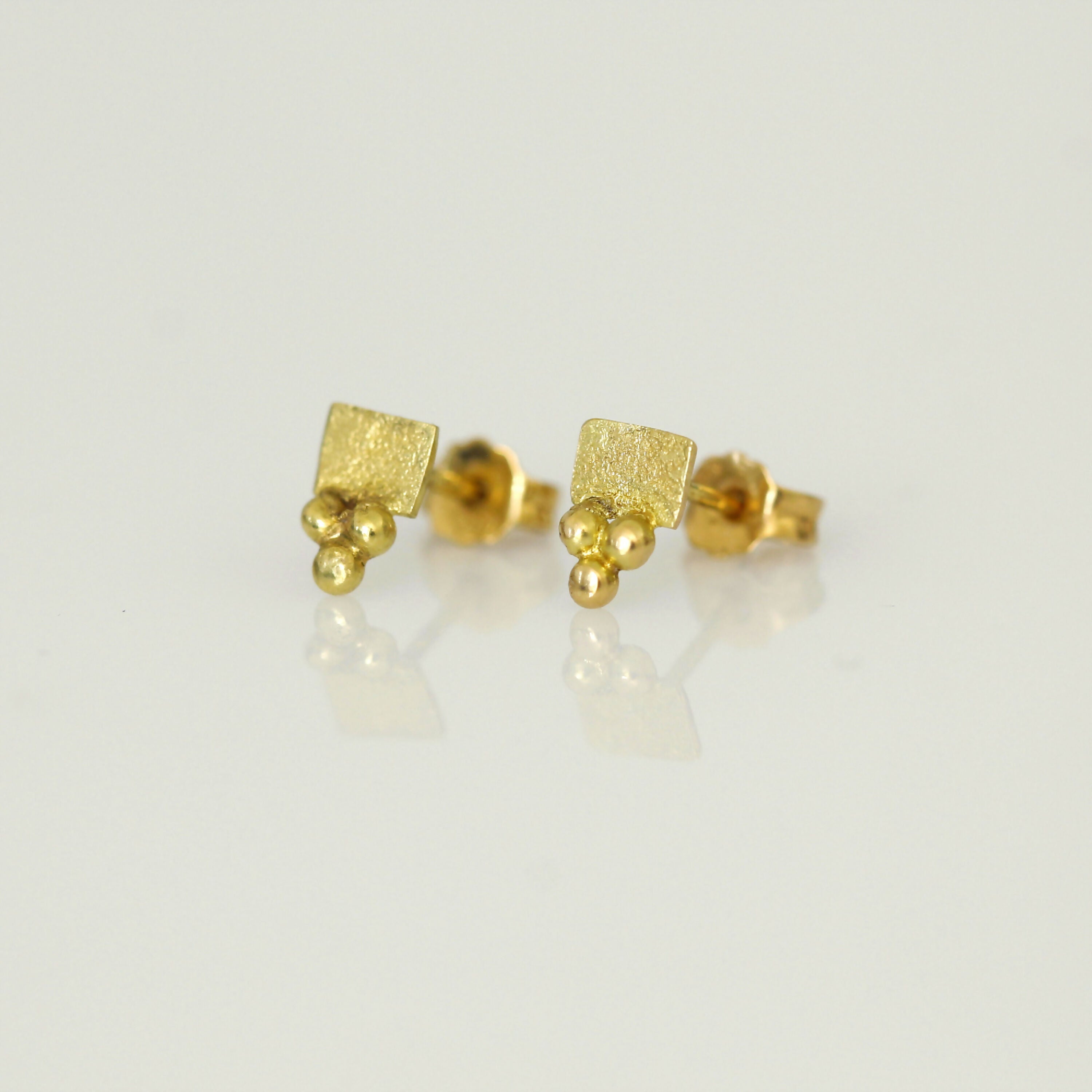 boucles_doreilles_granae_or_pepites_criska | EMPREINTES Paris