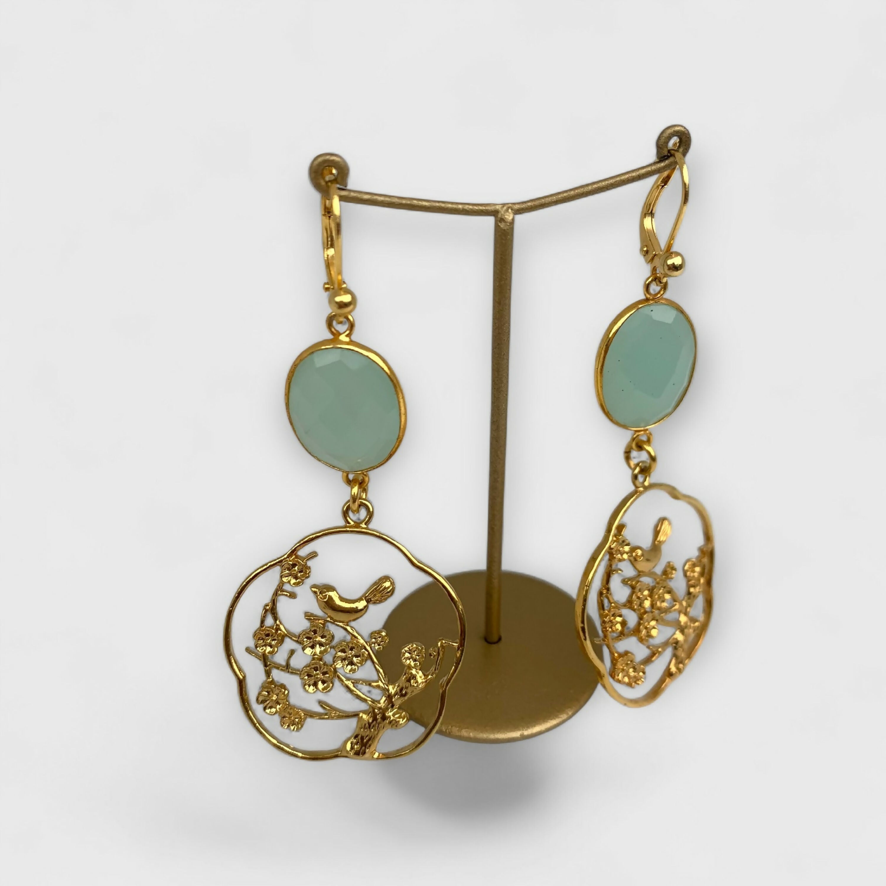 Chrysoprase_doré_oiseau_romantique_astres_magique_vert_bleu_pierres-semi-precieuse_boucles-d-oreilles_bijoux-oreilles_bijoux-femme_cadeaux_fete-des-meres_cadeau-precieux_artisan-createur_made-in-france_hippie-chic_bobo_parisien_boheme-bourgeois_vintage_stephane-dunoyer_fanex-france_cadeau-jeune | EMPREINTES Paris