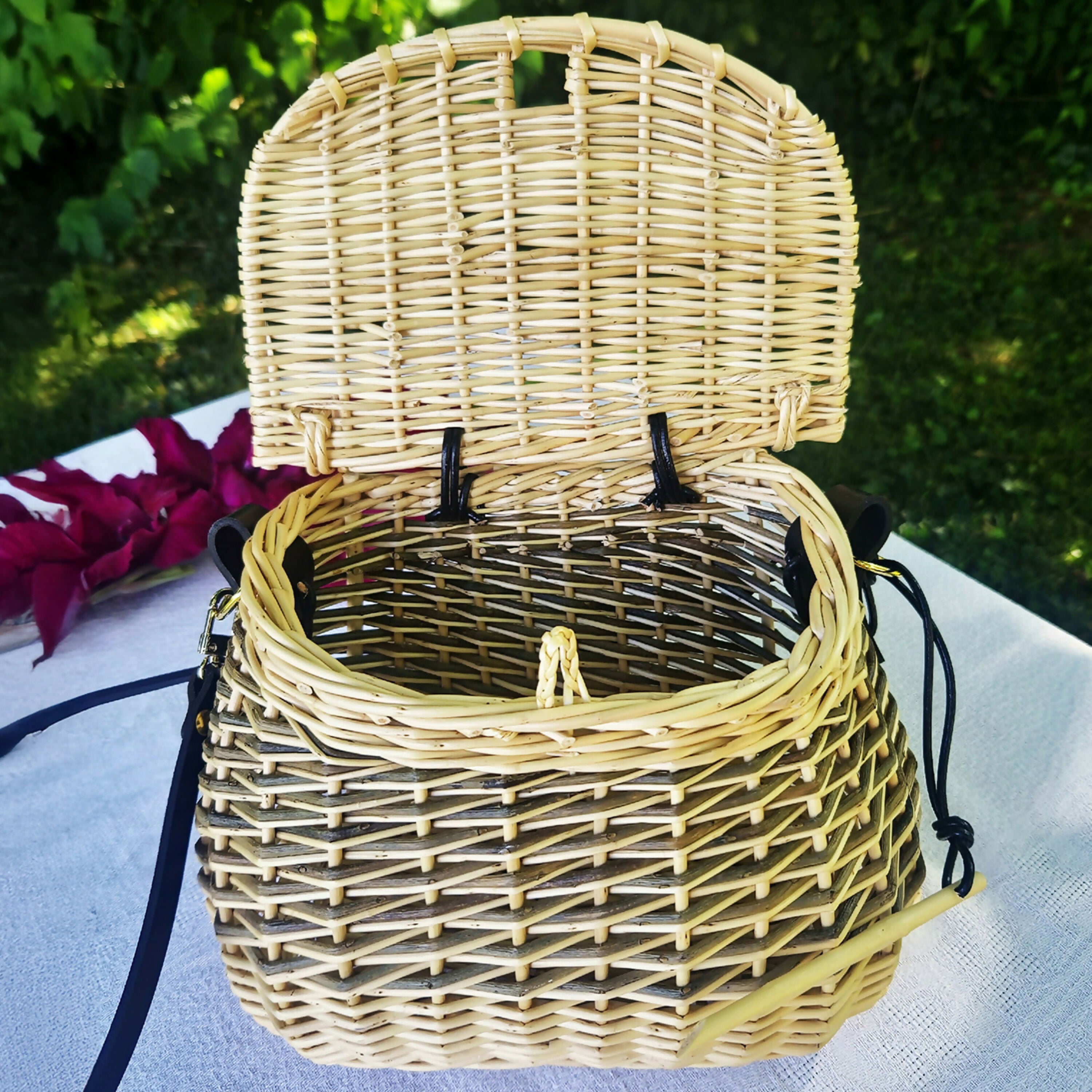 sac_a_main_en_osier_bicolore_et_cuir_noir_a_tannage_vegetal_la_balade_des_brins copie | EMPREINTES Paris