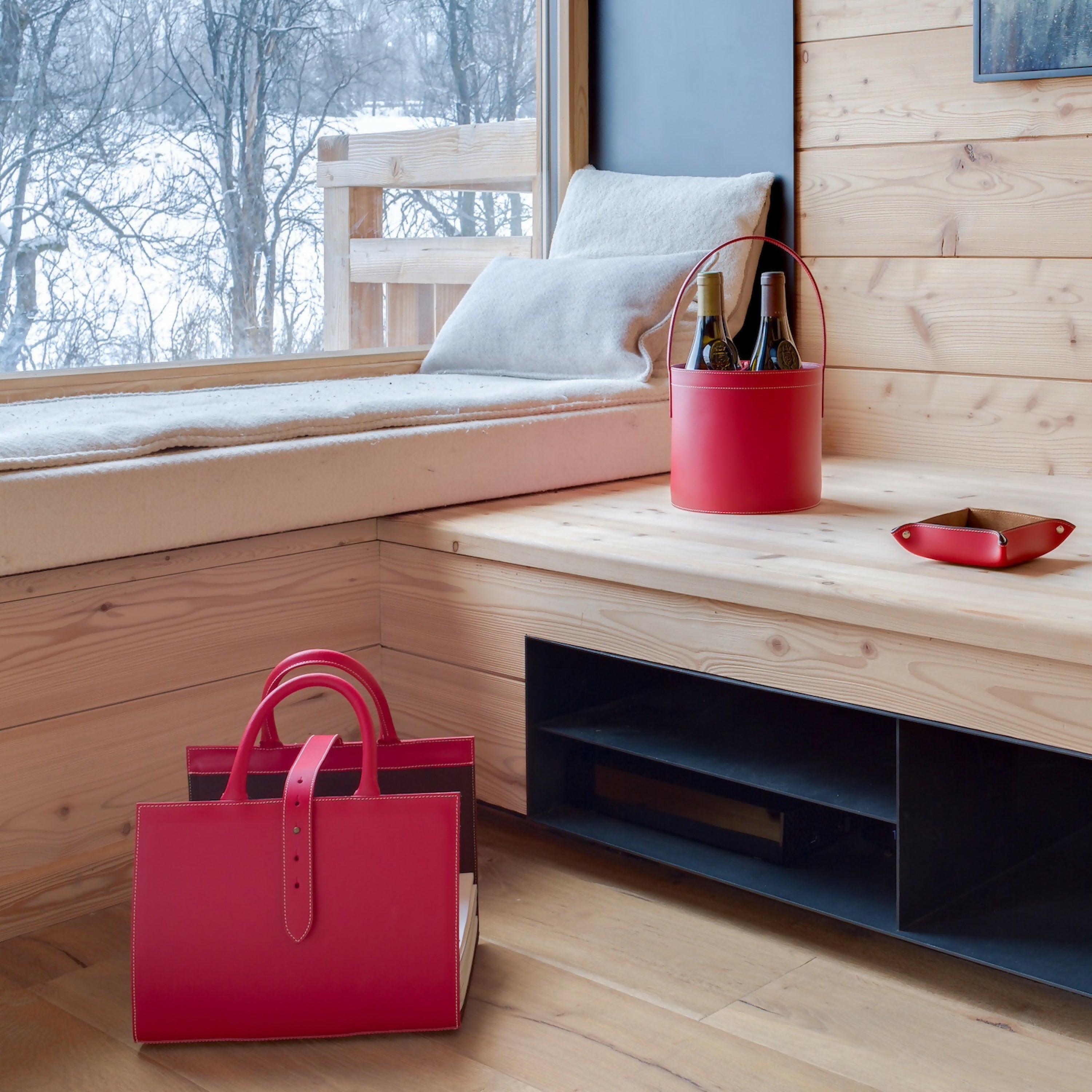 Porte- revues en cuir rouge | EMPREINTES Paris