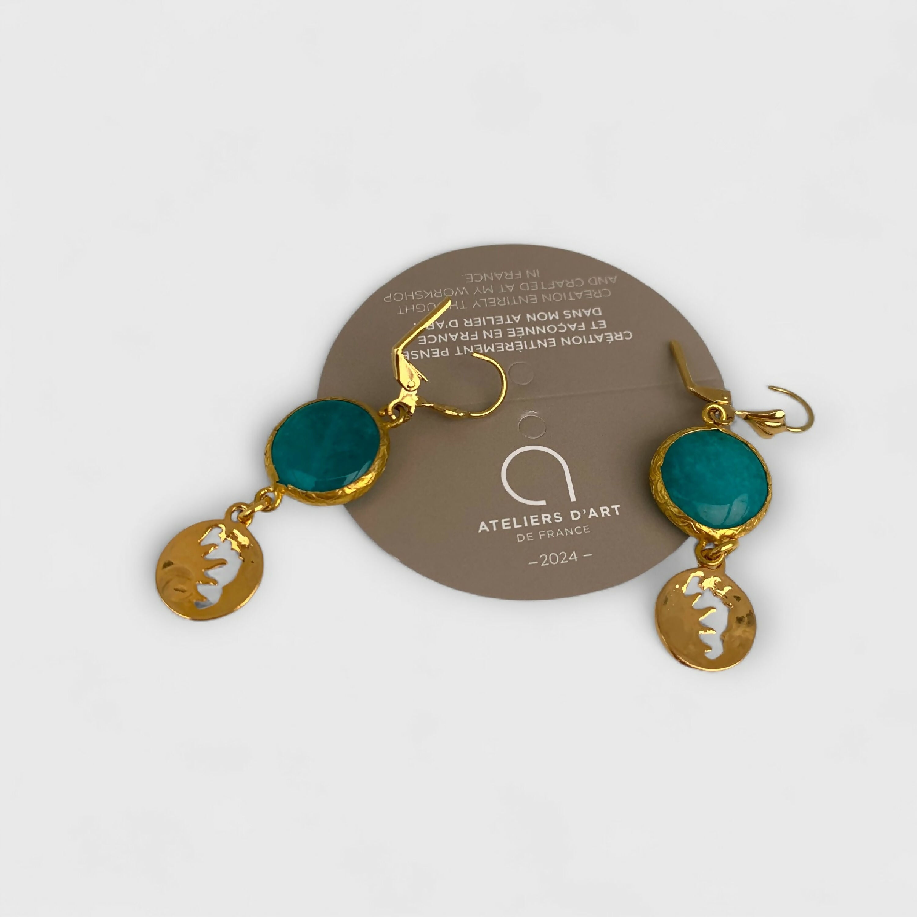 amazonite_doré_lune-soleil_astres_magique_vert_bleu_pierres-semi-precieuse_boucles-d-oreilles_bijoux-oreilles_bijoux-femme_cadeaux_fete-des-meres_cadeau-precieux_artisan-createur_made-in-france_hippie-chic_bobo_parisien_boheme-bourgeois_vintage_stephane-dunoyer_fanex-france_cadeau-jeune | EMPREINTES Paris