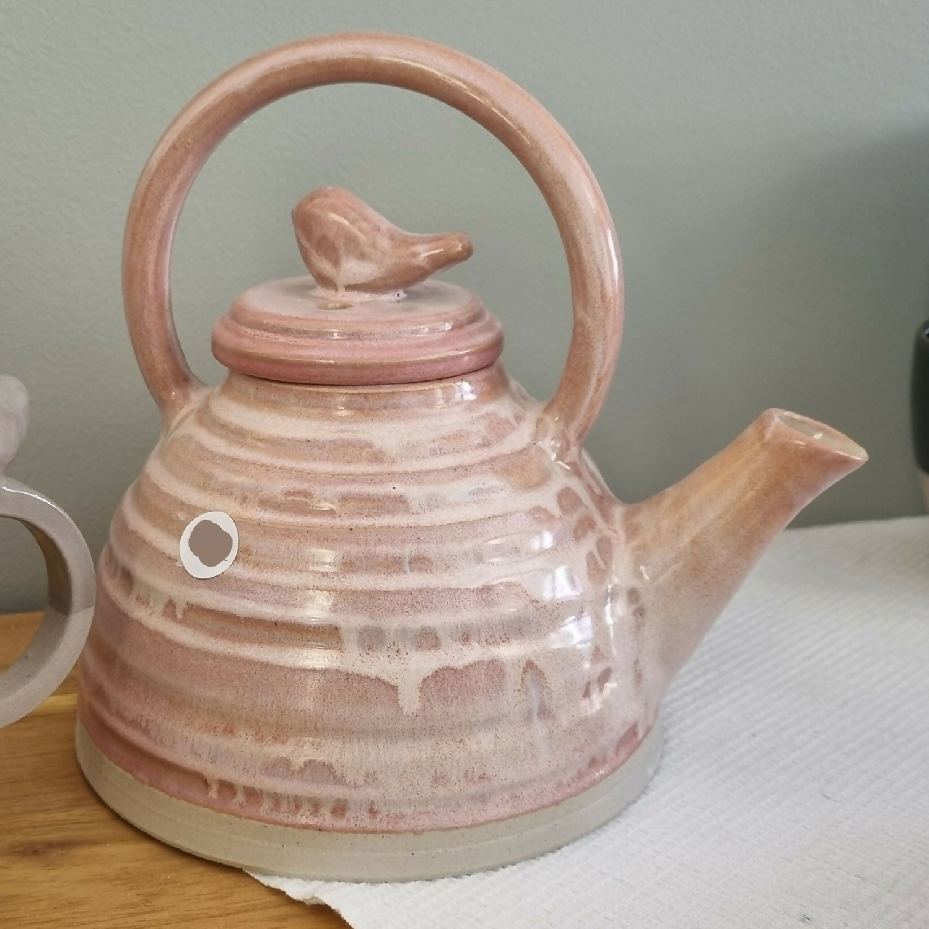 Théière rose à l