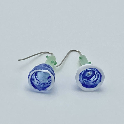 Boucles d'oreilles petites corolles bleues sur tiges | EMPREINTES Paris - EMPREINTES Paris