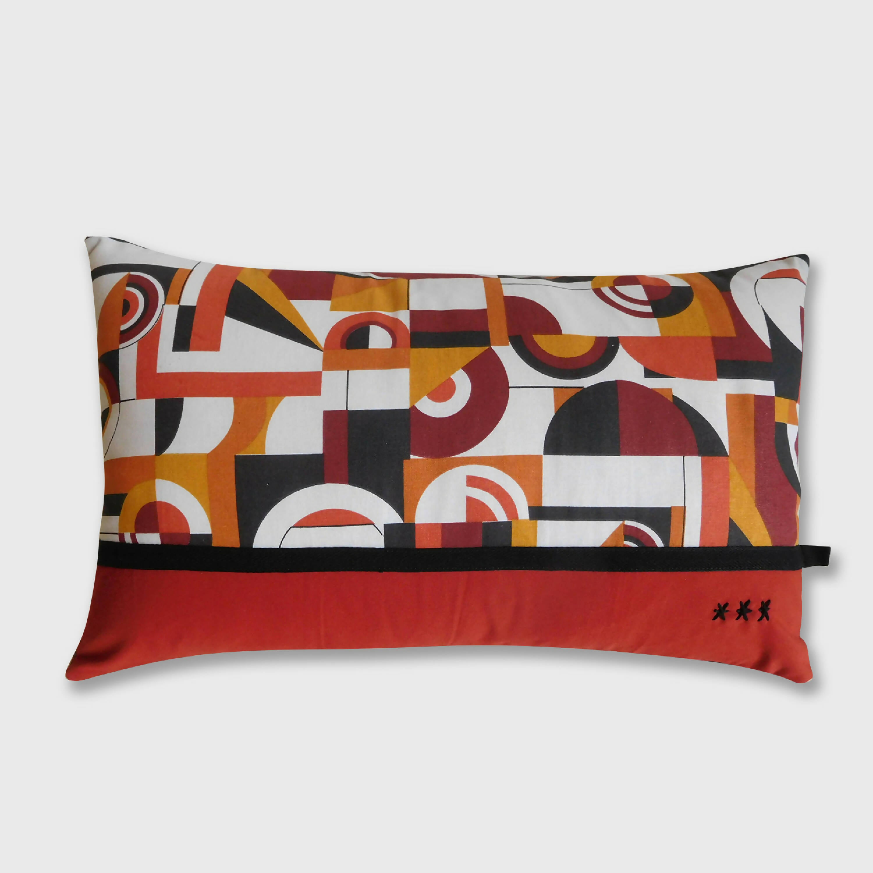 Coussin Géométric petit modèle bicolore brique | EMPREINTES Paris