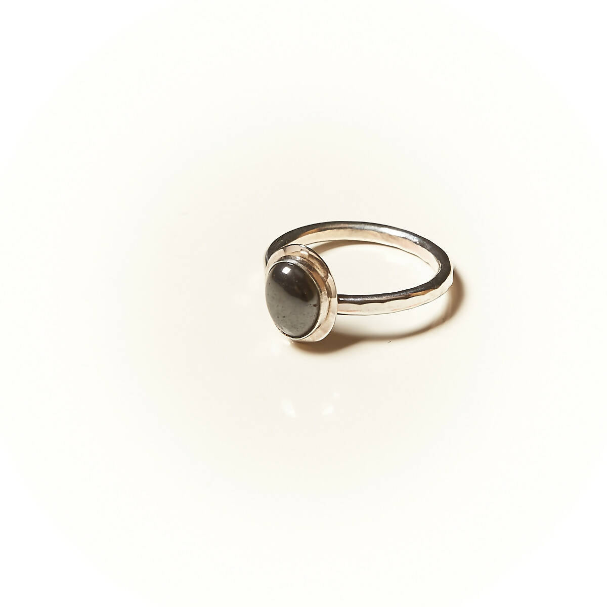 Bague CLASSICA en argent avec une hématite. | EMPREINTES Paris