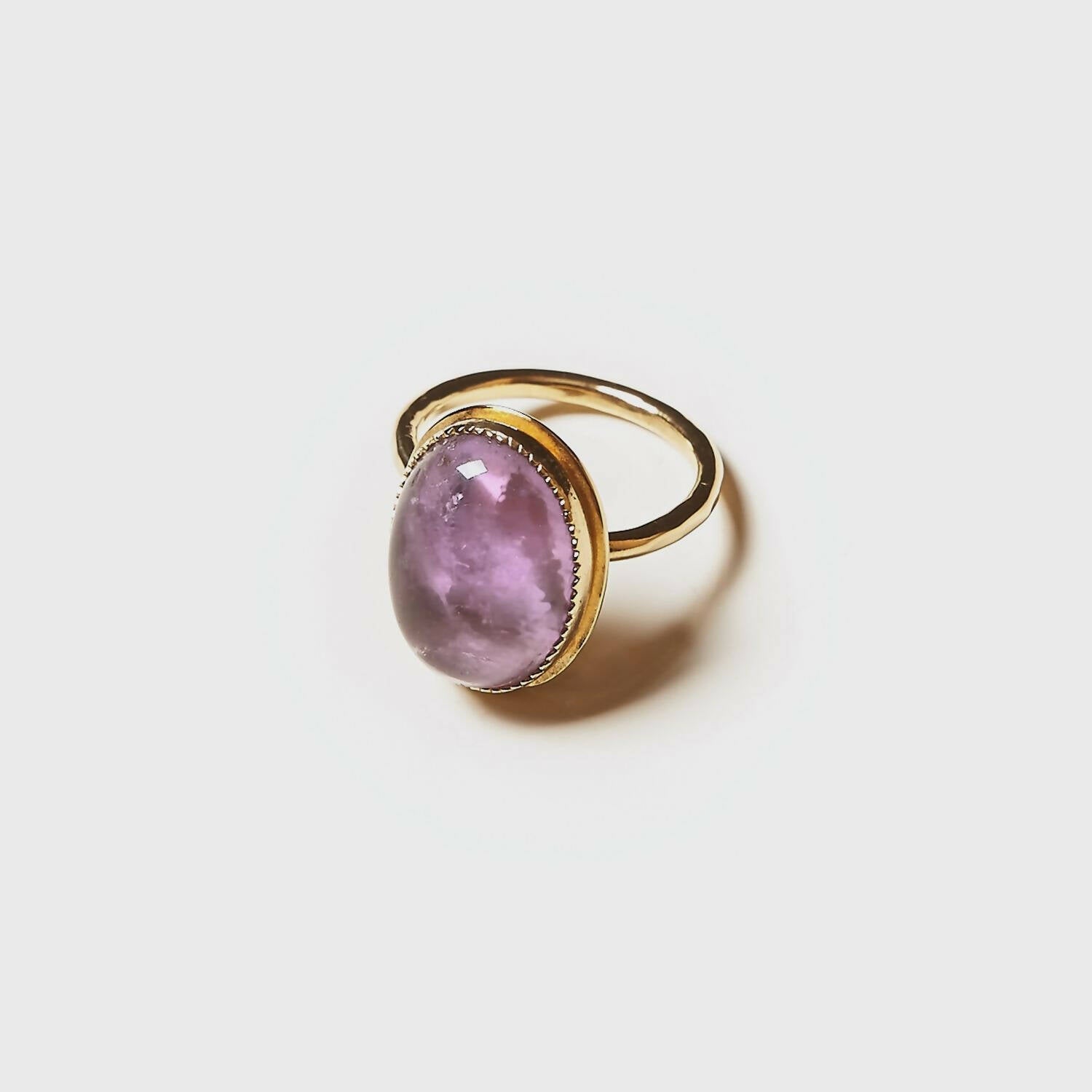 Bague ROSAIA plaqué or avec une améthyste. | EMPREINTES Paris