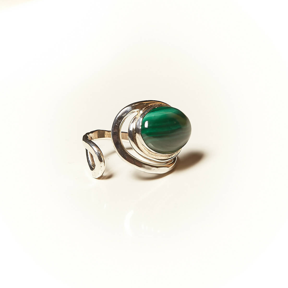 Bague VOLUPTIA en argent avec une malachite. | EMPREINTES Paris