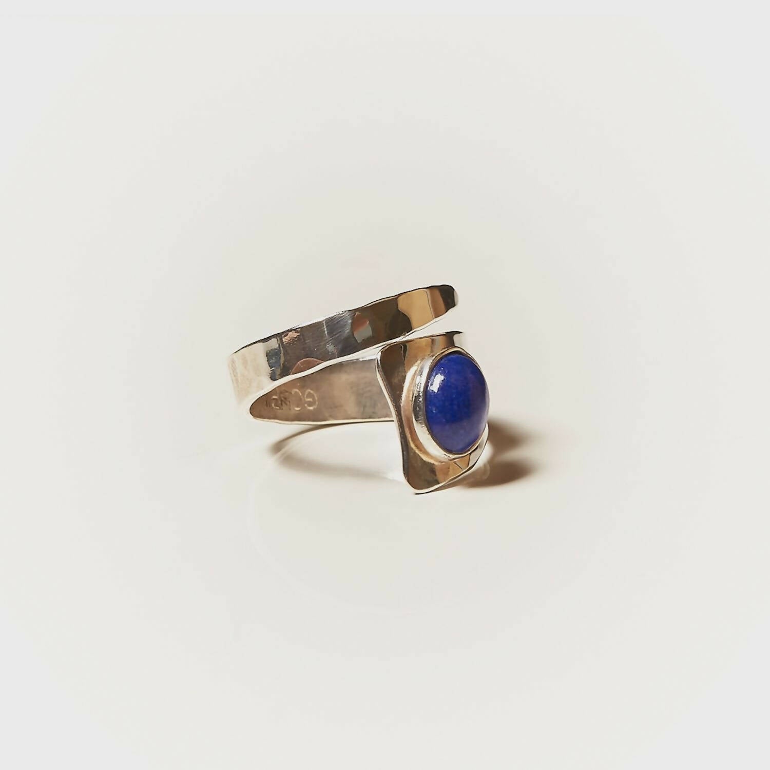 Bague ROMAE en argent avec un Lapis lazuli. | EMPREINTES Paris