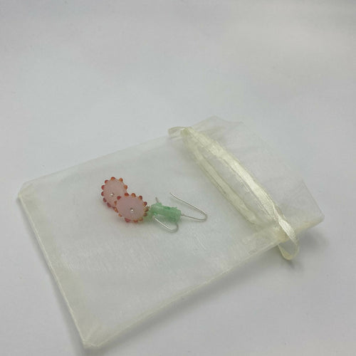 Boucles d'oreilles Tournesols rose opaline, points rouge et tiges vertes | EMPREINTES Paris - EMPREINTES Paris