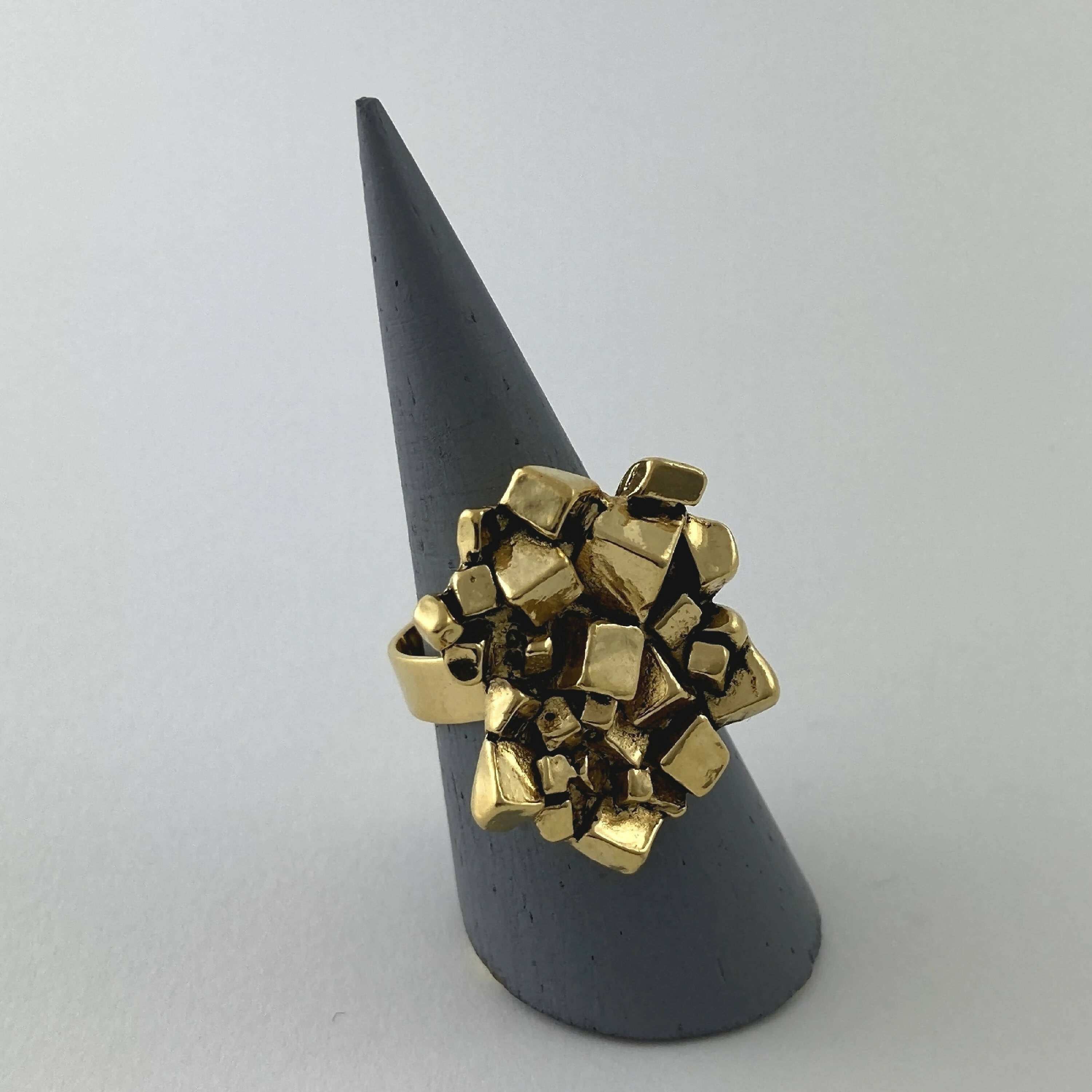 Bague réglable en étain dorée 3 | EMPREINTES Paris