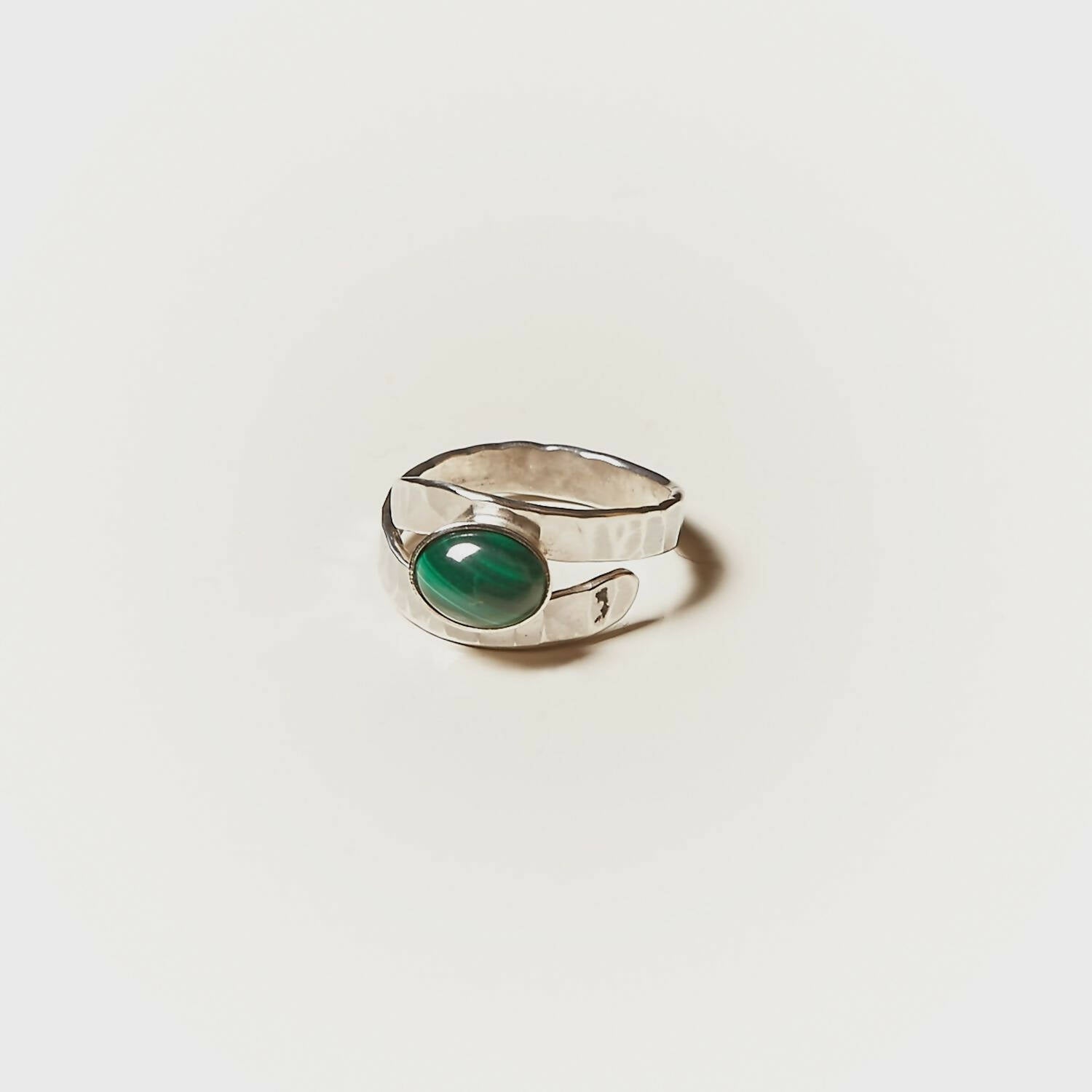 Bague EMULSIA en argent avec une malachite. | EMPREINTES Paris
