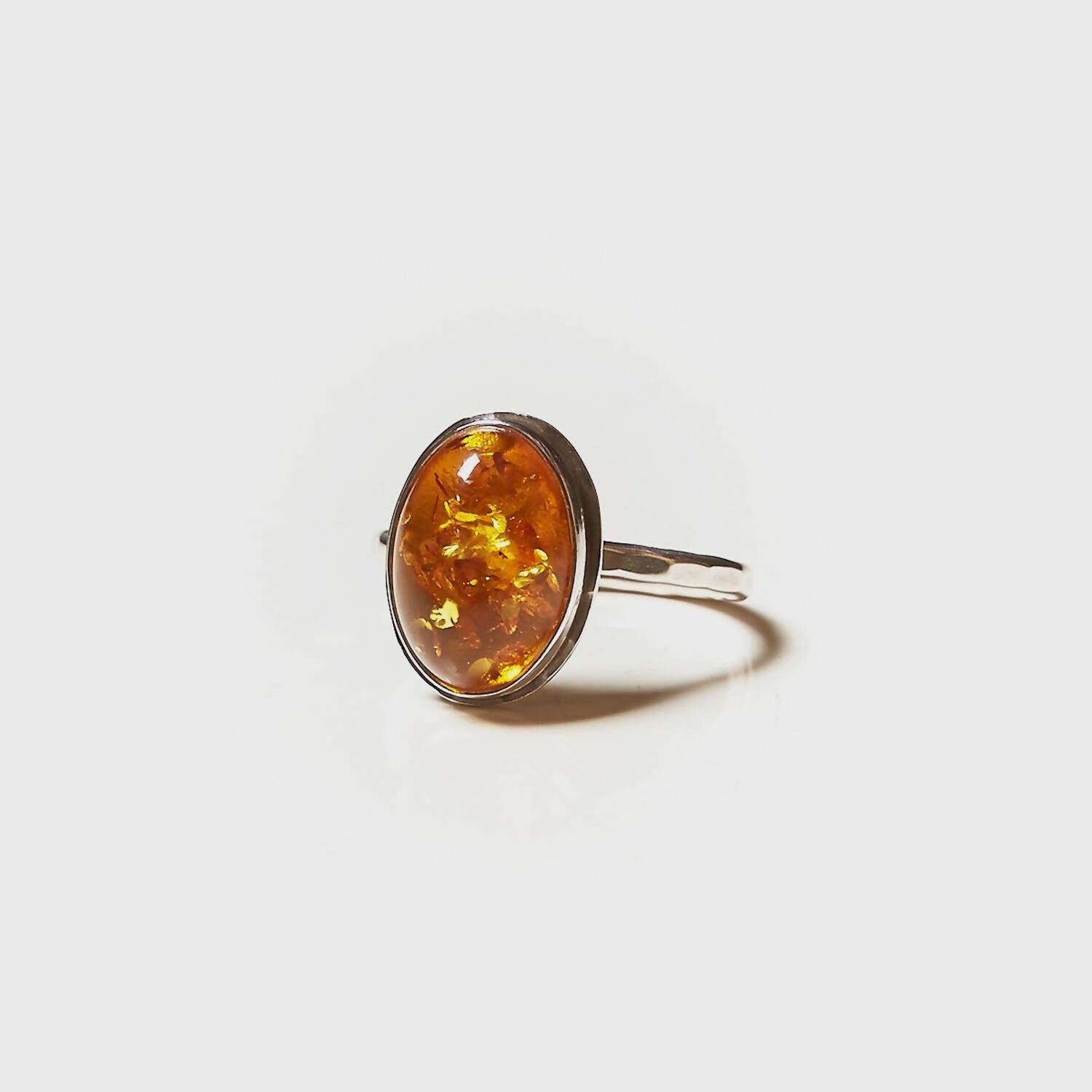 Bague GLAIA en argent avec une ambre. | EMPREINTES Paris