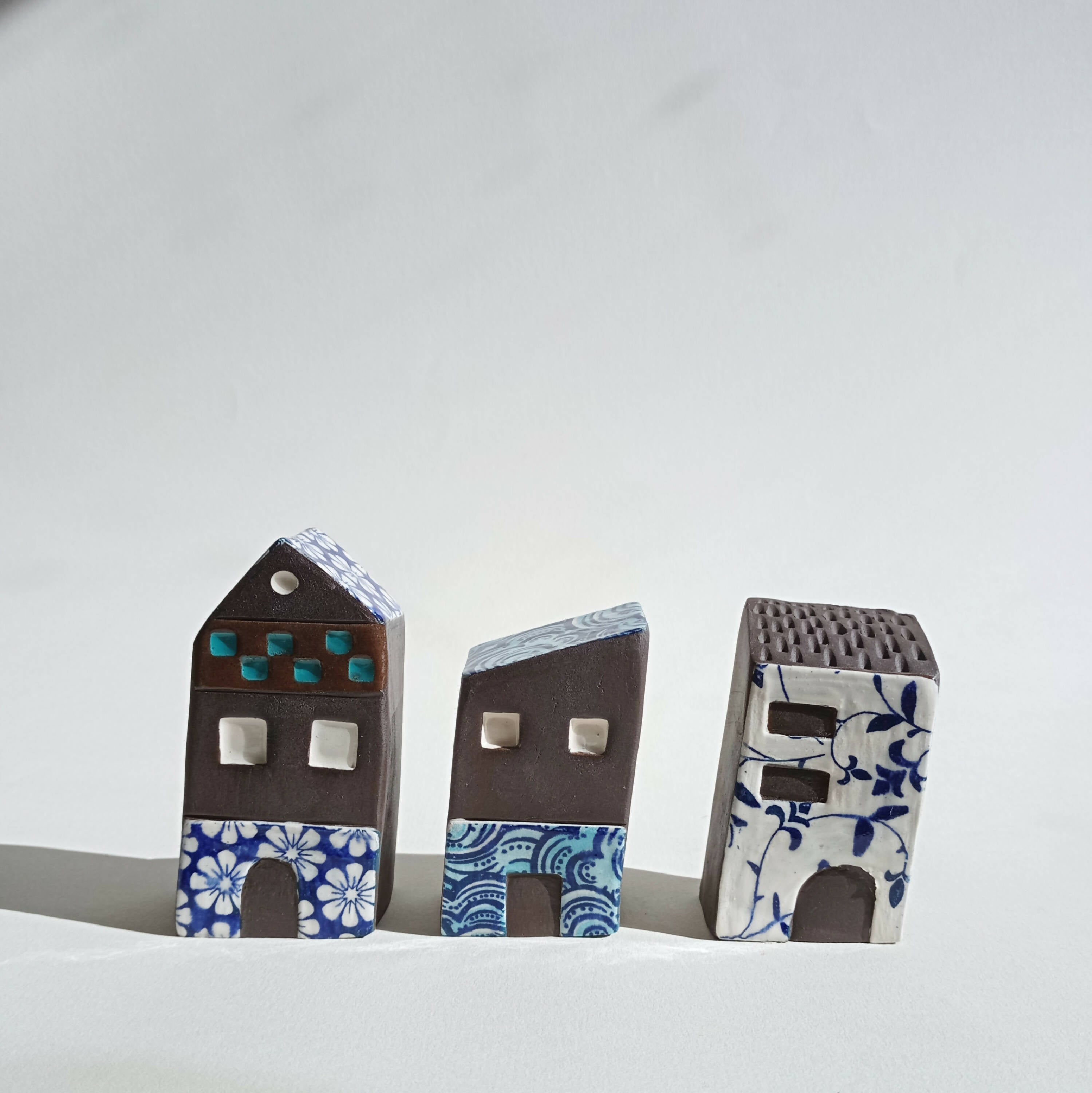 Ensemble de 3 maisons bleues | EMPREINTES Paris | EMPREINTES Paris