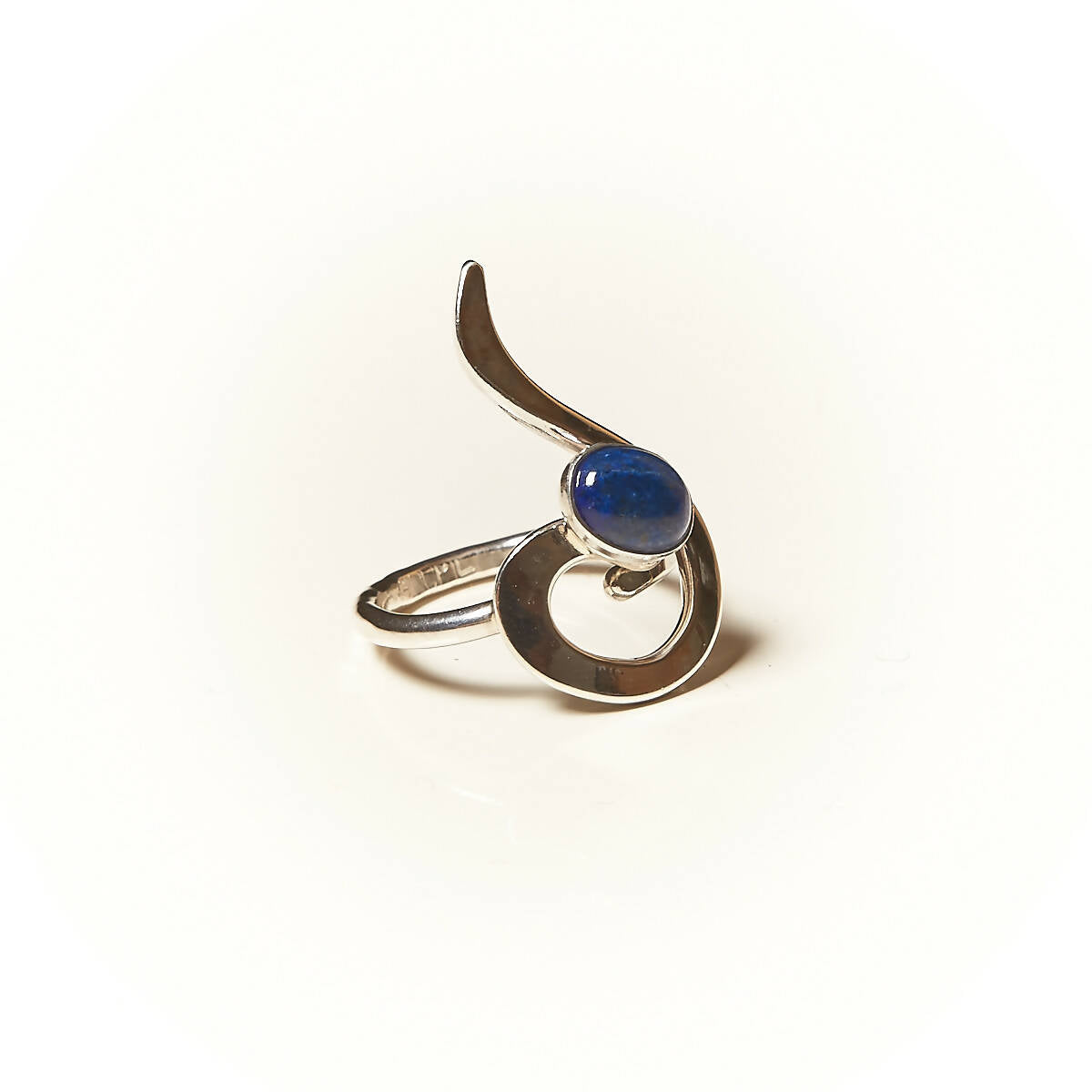 Bague LIZAE en argent avec un Lapis lazuli. | EMPREINTES Paris