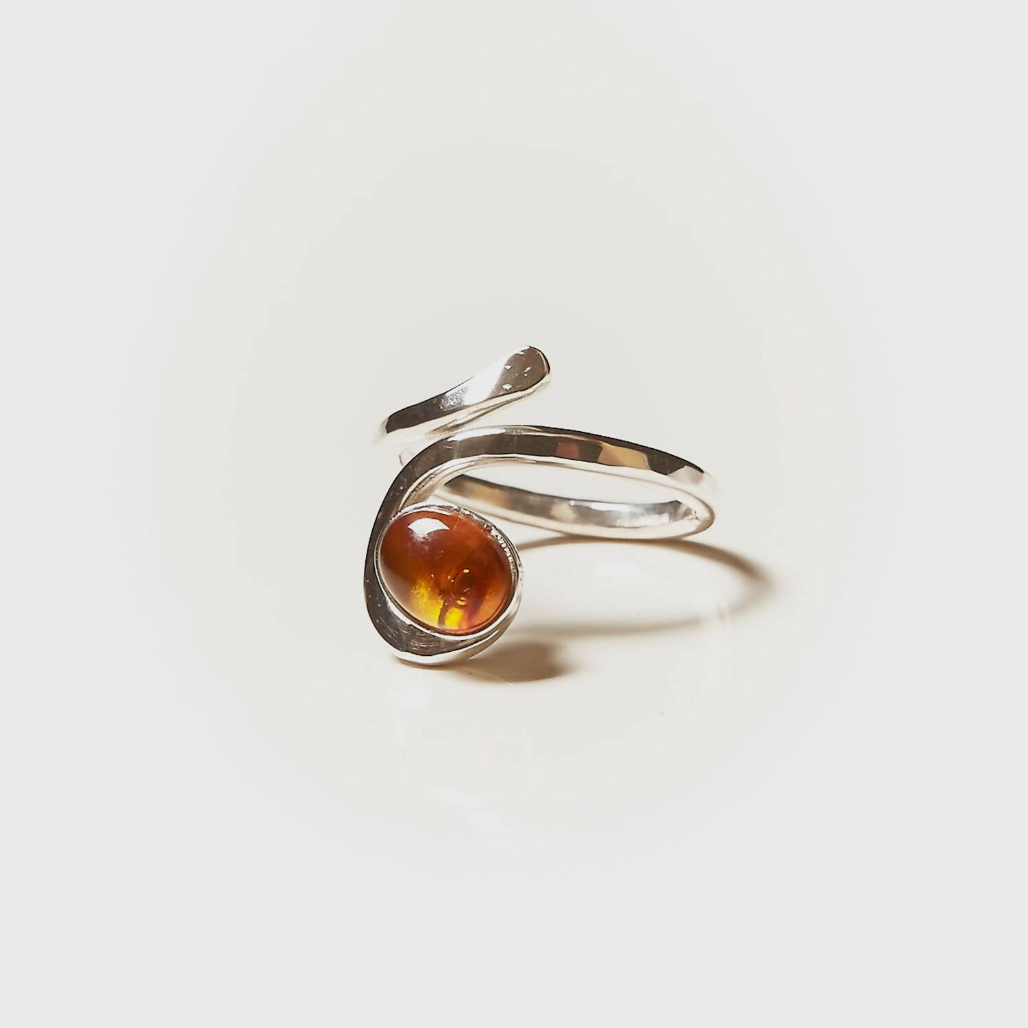 Bague PERCE NEIGE en argent avec une ambre. | EMPREINTES Paris