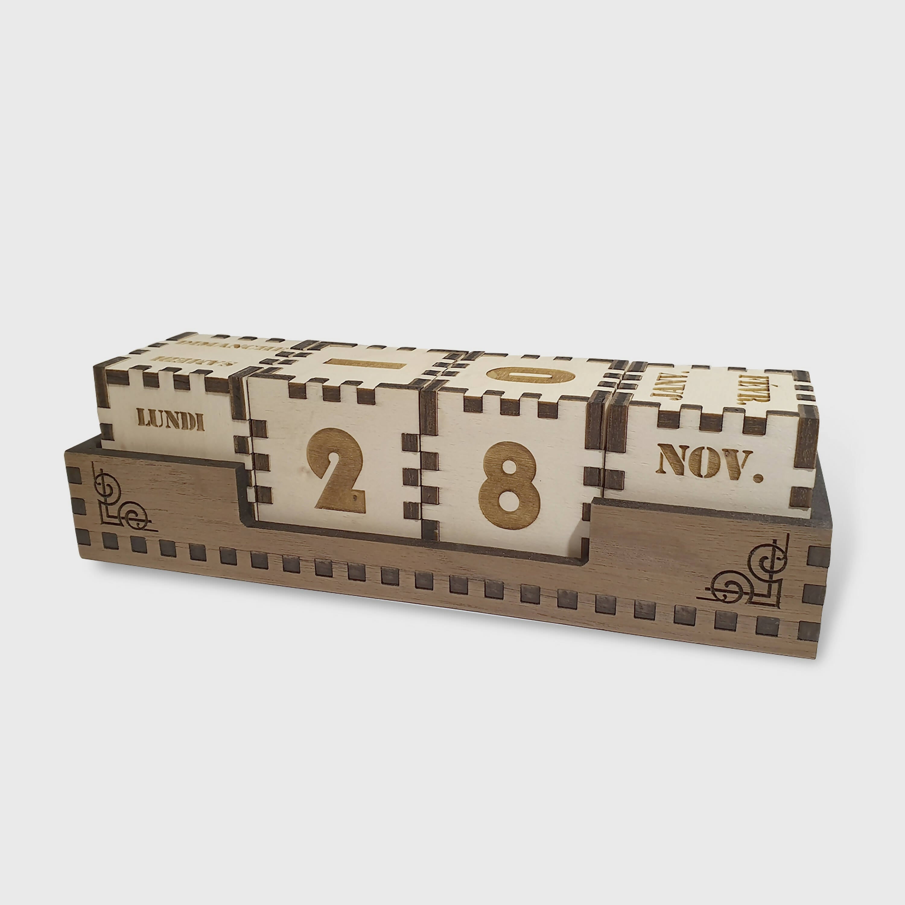 calendrier-perpetuel-en-bois-l-atelier-du-mercantour-bernard-caillet1669707013-57181-1 copie | EMPREINTES Paris