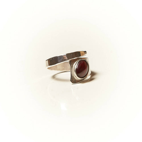 Bague ROMAE en argent avec un grenat. | EMPREINTES Paris - EMPREINTES Paris