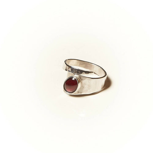 Bague ROMAE en argent avec un grenat. | EMPREINTES Paris - EMPREINTES Paris
