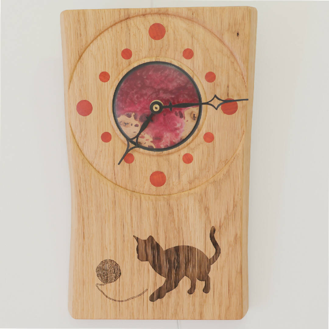 pendule-horloge-bois-resine-chat-gravure-laser-atelier-mercantour | EMPREINTES Paris