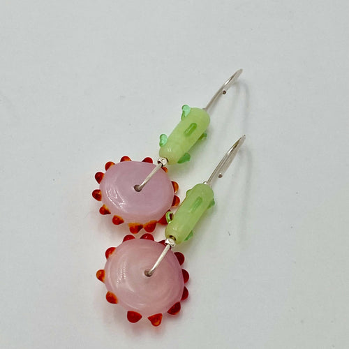 Boucles d'oreilles Tournesols rose opaline, points rouge et tiges vertes | EMPREINTES Paris - EMPREINTES Paris